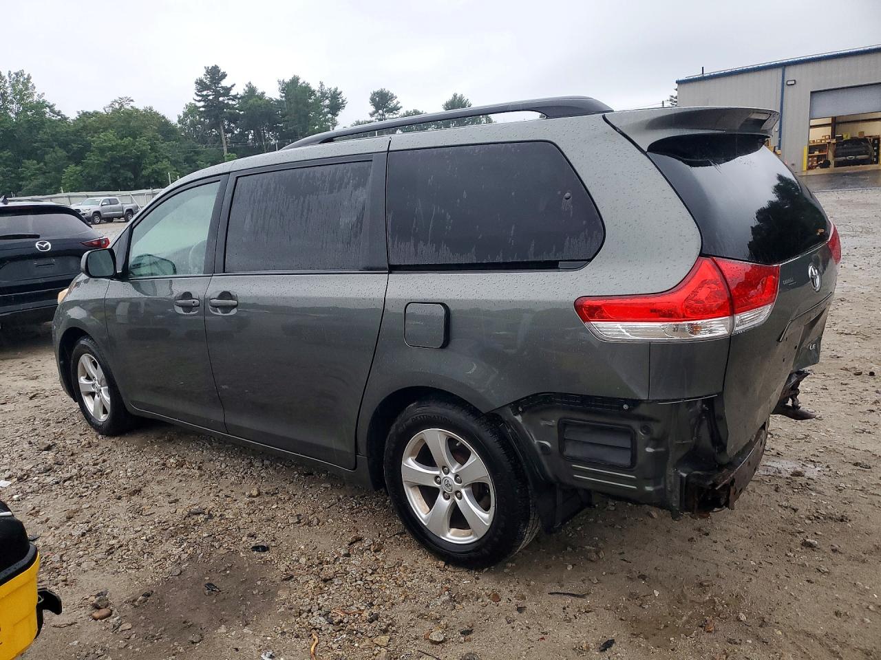 2013 Toyota Sienna Le Green vin: 5TDKK3DC6DS335386