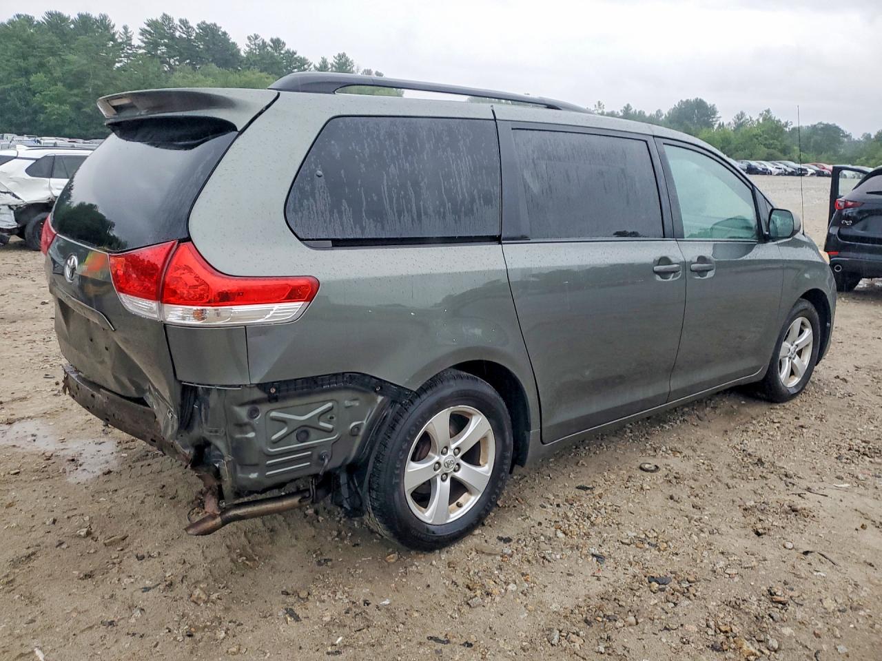 2013 Toyota Sienna Le Green vin: 5TDKK3DC6DS335386