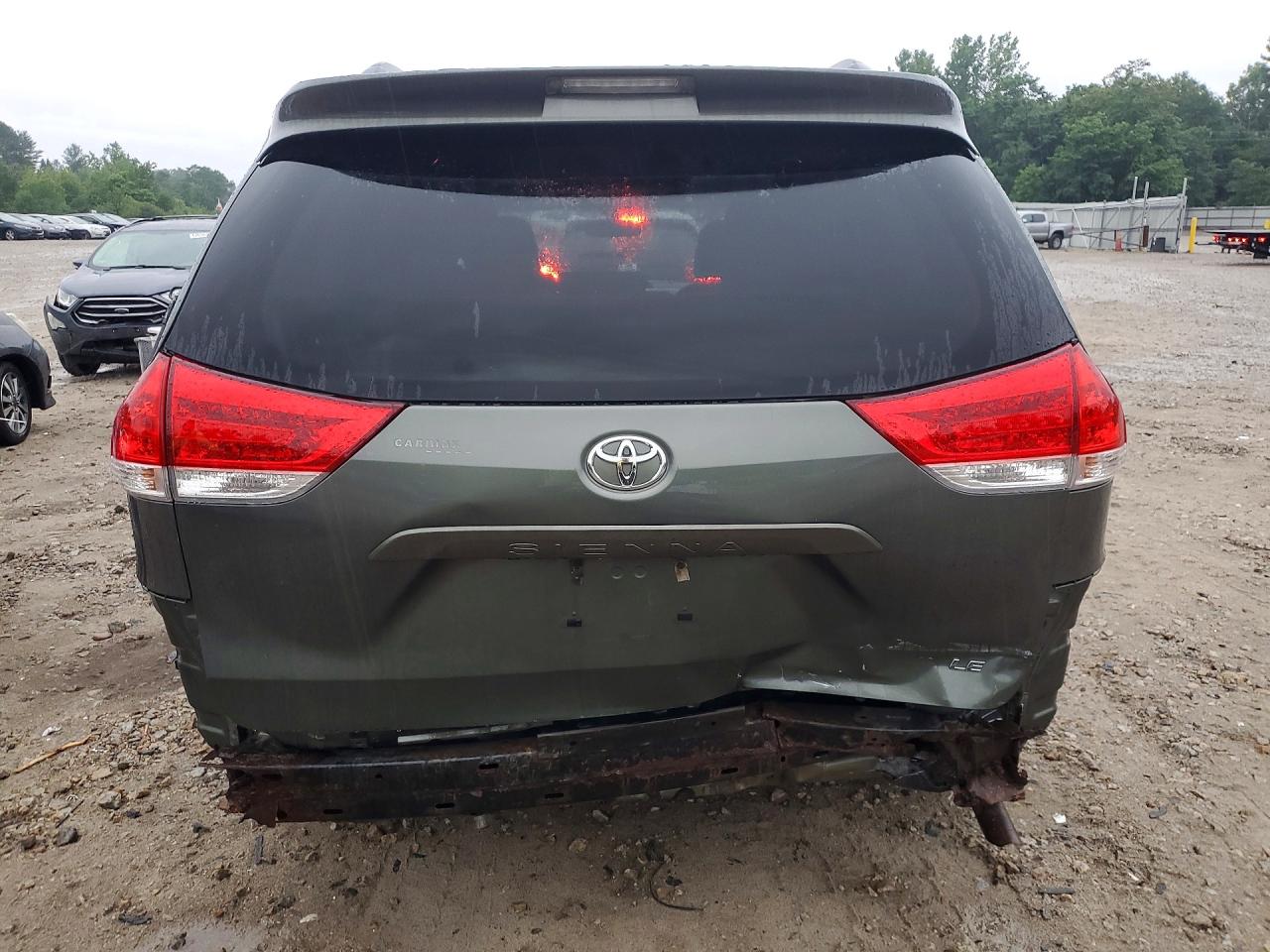 2013 Toyota Sienna Le Green vin: 5TDKK3DC6DS335386