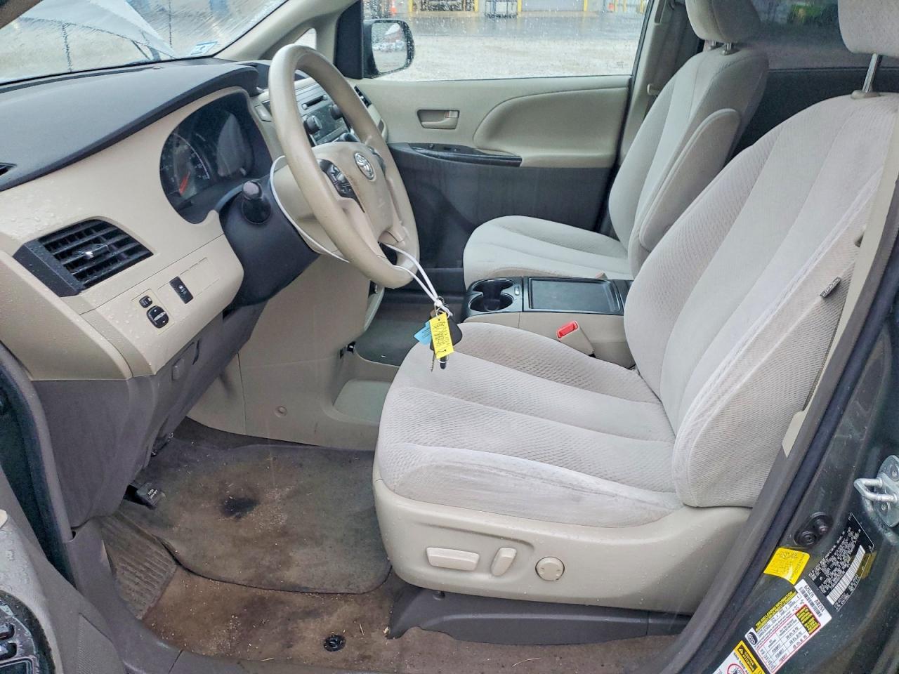 2013 Toyota Sienna Le Green vin: 5TDKK3DC6DS335386