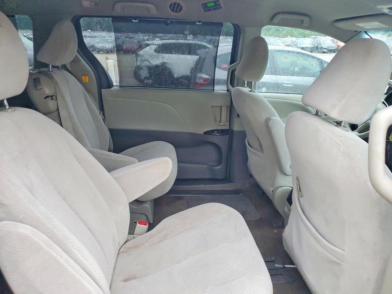 2013 Toyota Sienna Le Green vin: 5TDKK3DC6DS335386