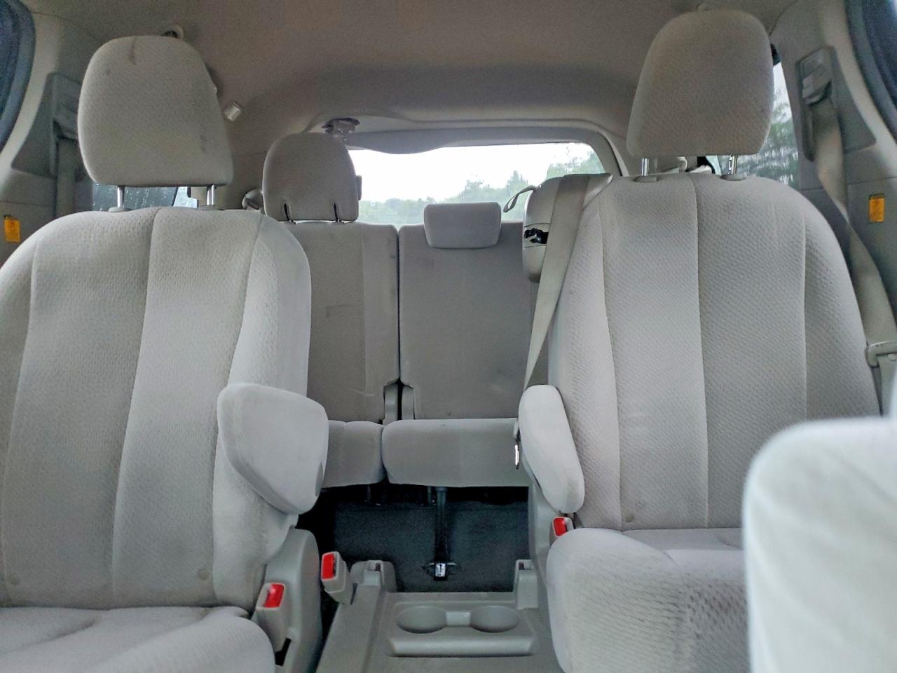 2013 Toyota Sienna Le Green vin: 5TDKK3DC6DS335386