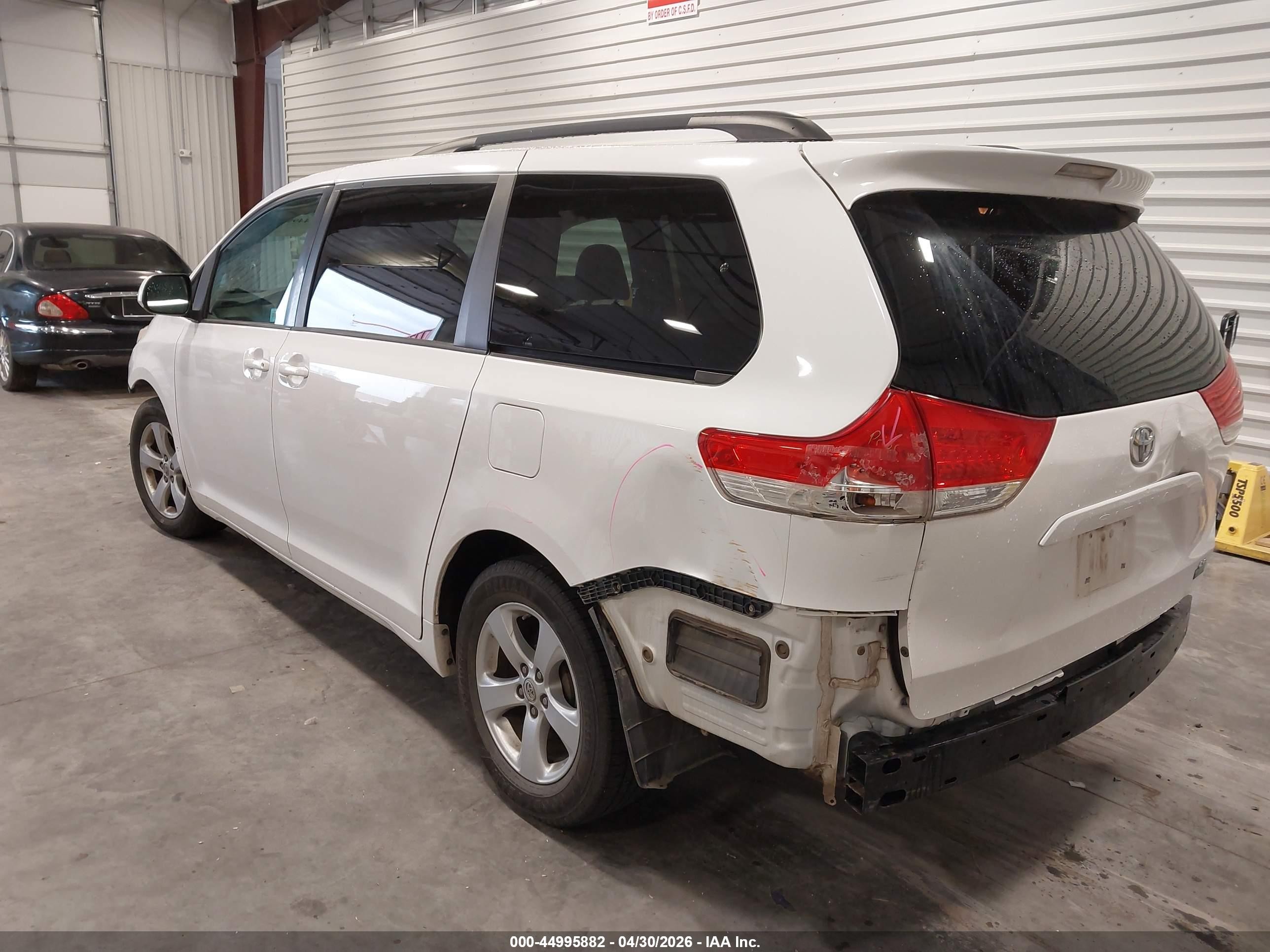2013 Toyota Sienna Le V6 8 Passenger Белый vin: 5TDKK3DC6DS337140