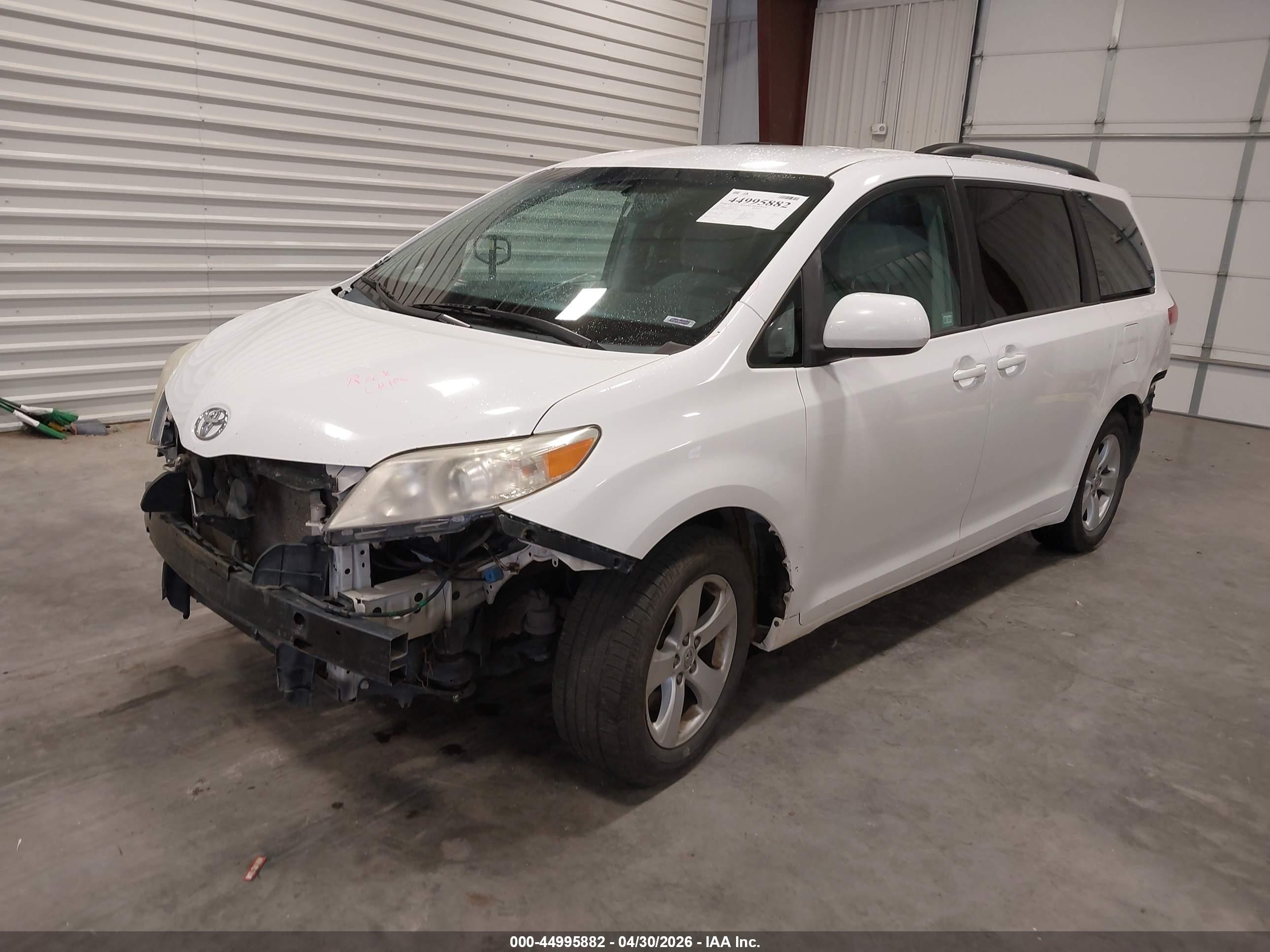 2013 Toyota Sienna Le V6 8 Passenger Белый vin: 5TDKK3DC6DS337140