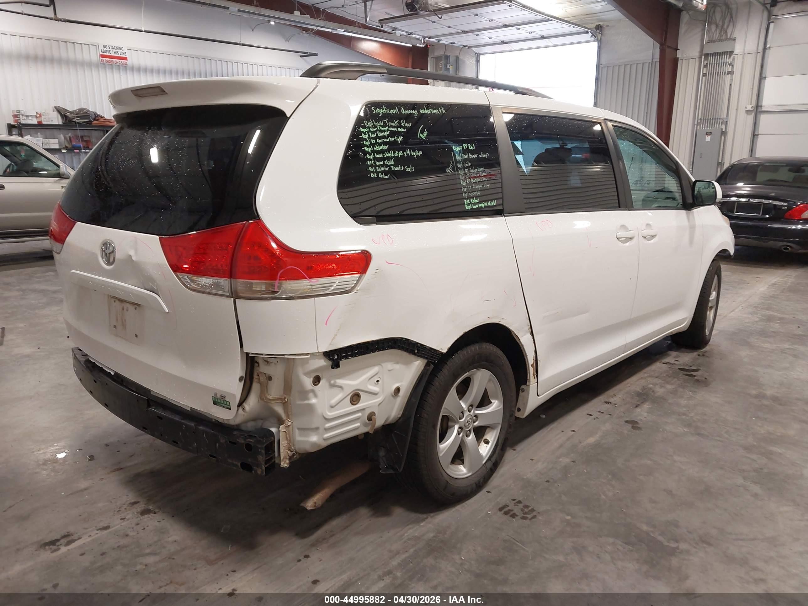 2013 Toyota Sienna Le V6 8 Passenger Белый vin: 5TDKK3DC6DS337140