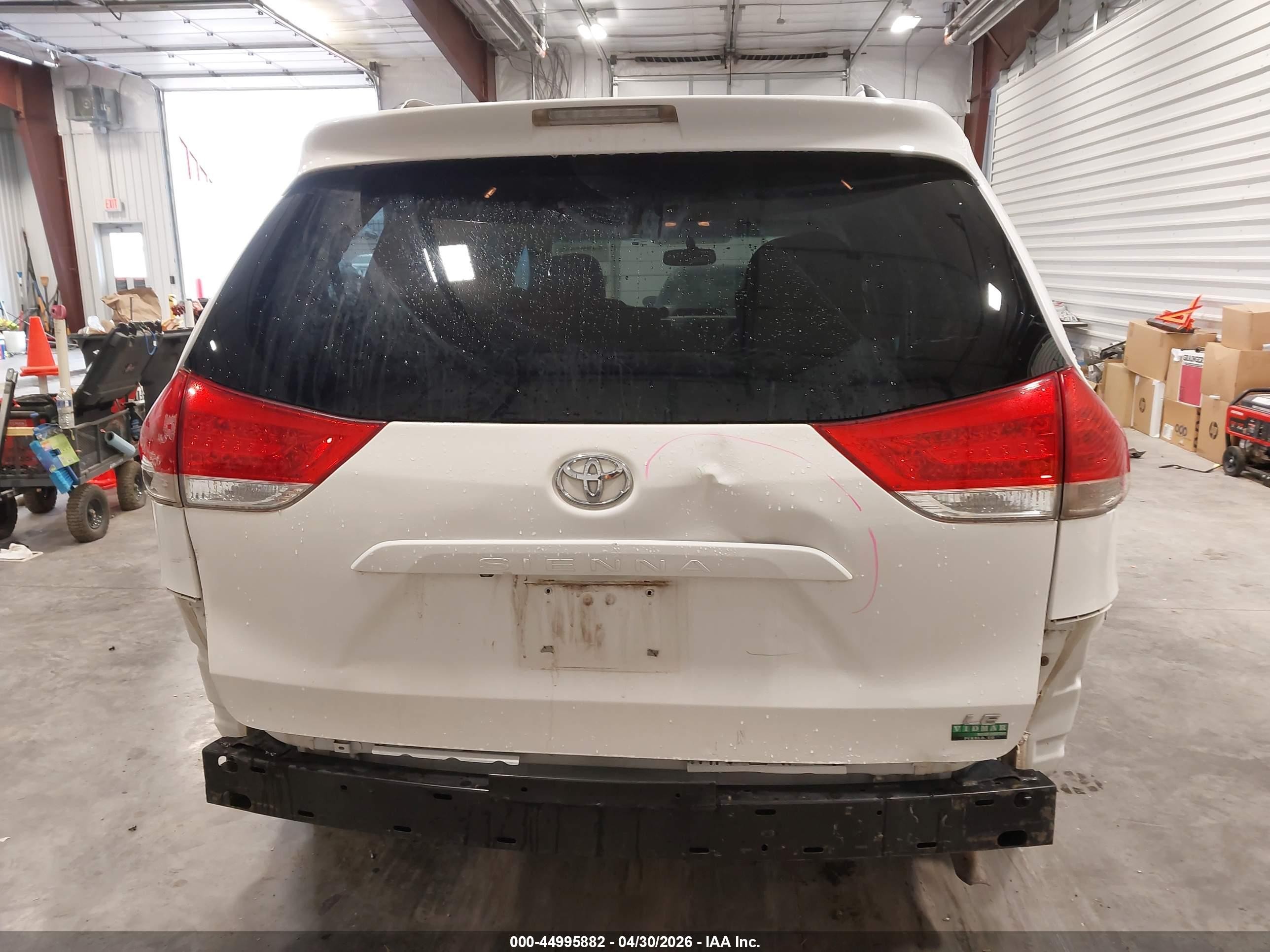 2013 Toyota Sienna Le V6 8 Passenger Белый vin: 5TDKK3DC6DS337140