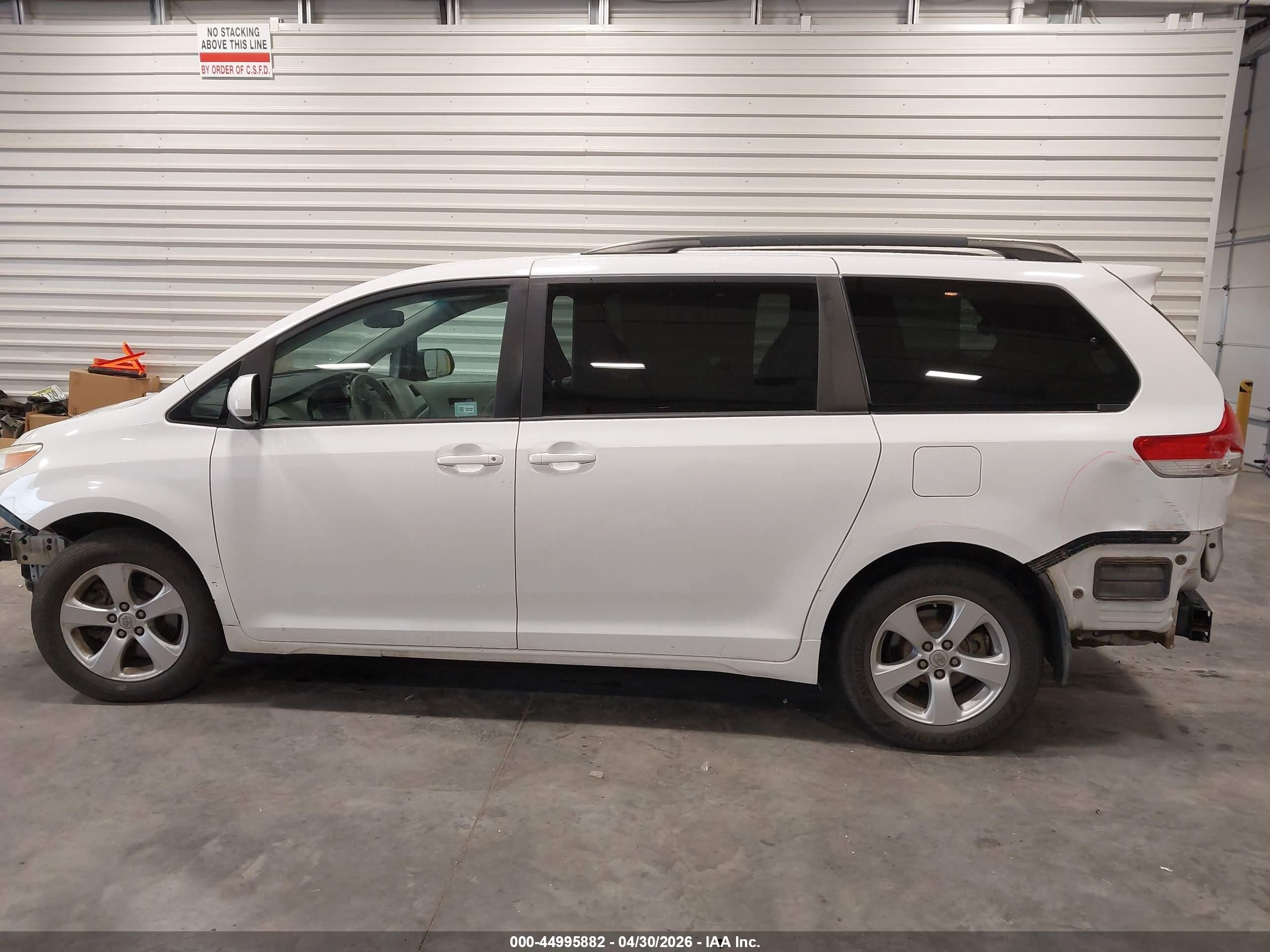 2013 Toyota Sienna Le V6 8 Passenger Белый vin: 5TDKK3DC6DS337140