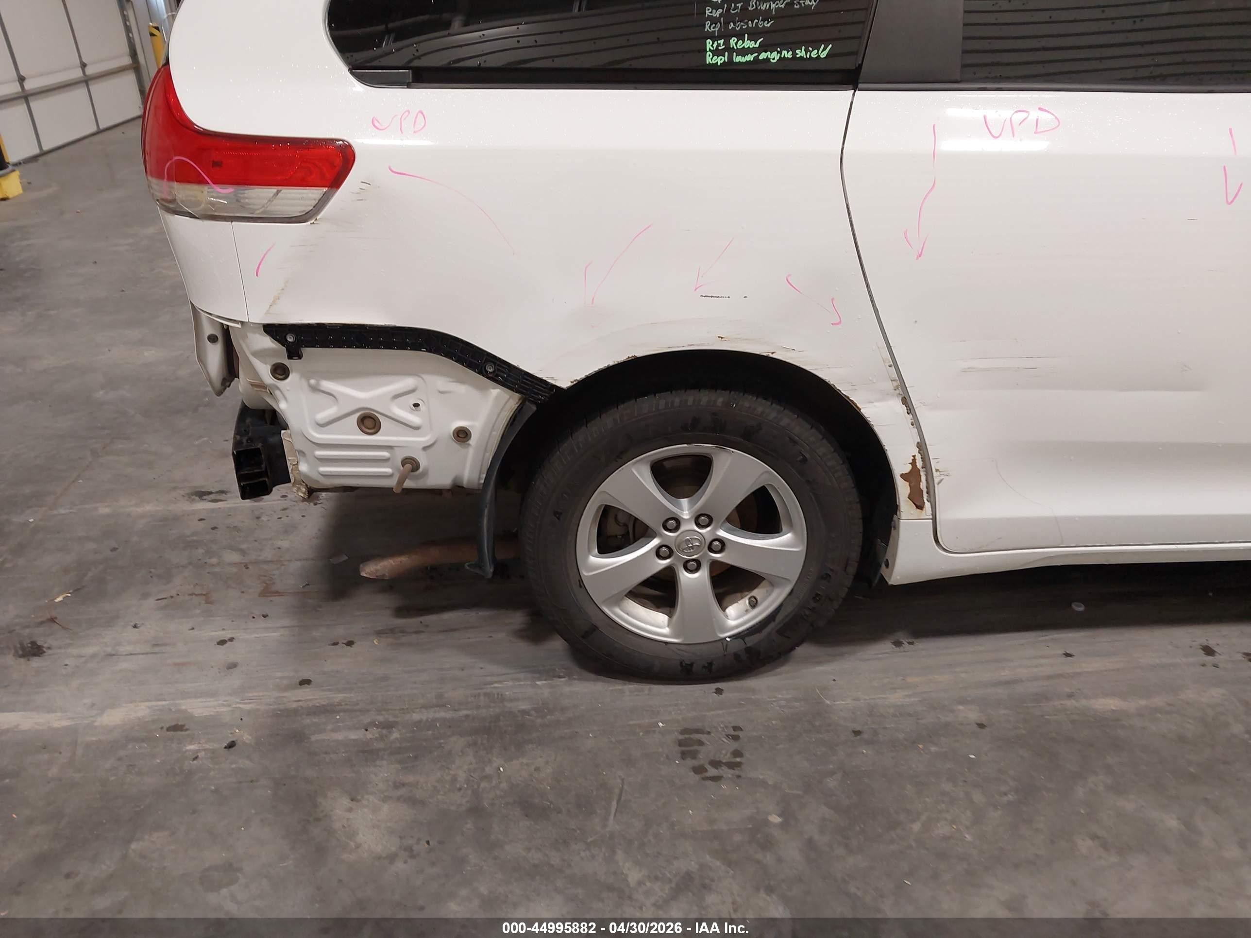 2013 Toyota Sienna Le V6 8 Passenger Белый vin: 5TDKK3DC6DS337140