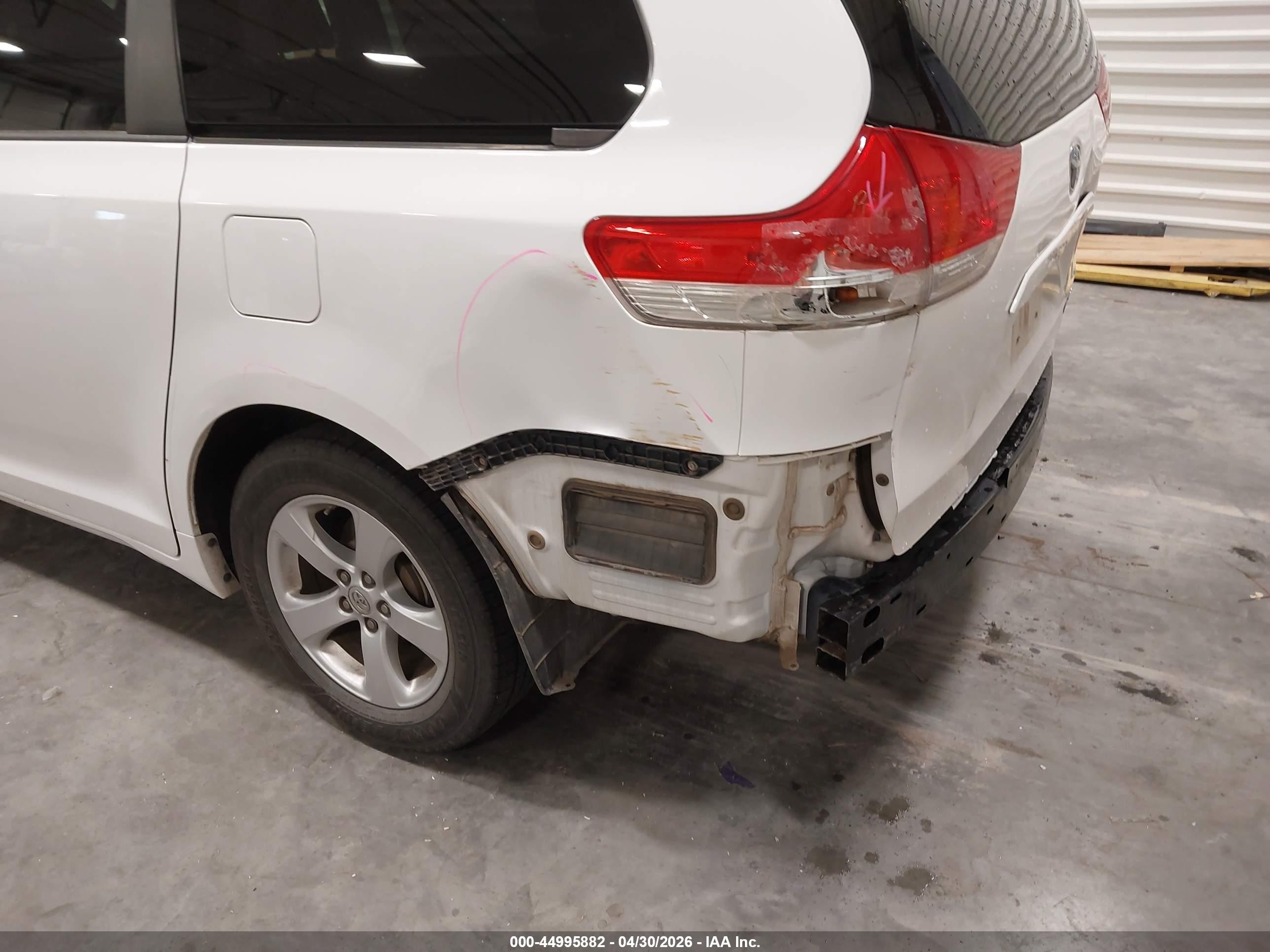 2013 Toyota Sienna Le V6 8 Passenger Белый vin: 5TDKK3DC6DS337140