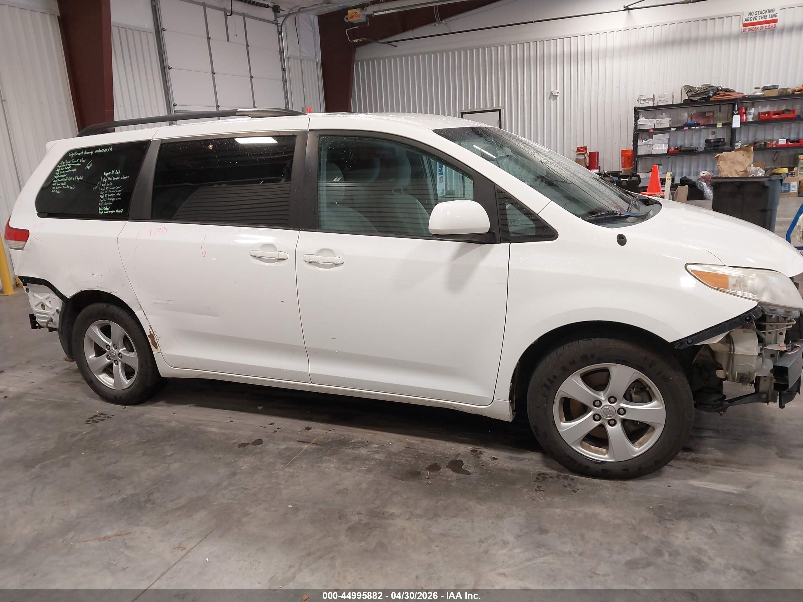2013 Toyota Sienna Le V6 8 Passenger Белый vin: 5TDKK3DC6DS337140
