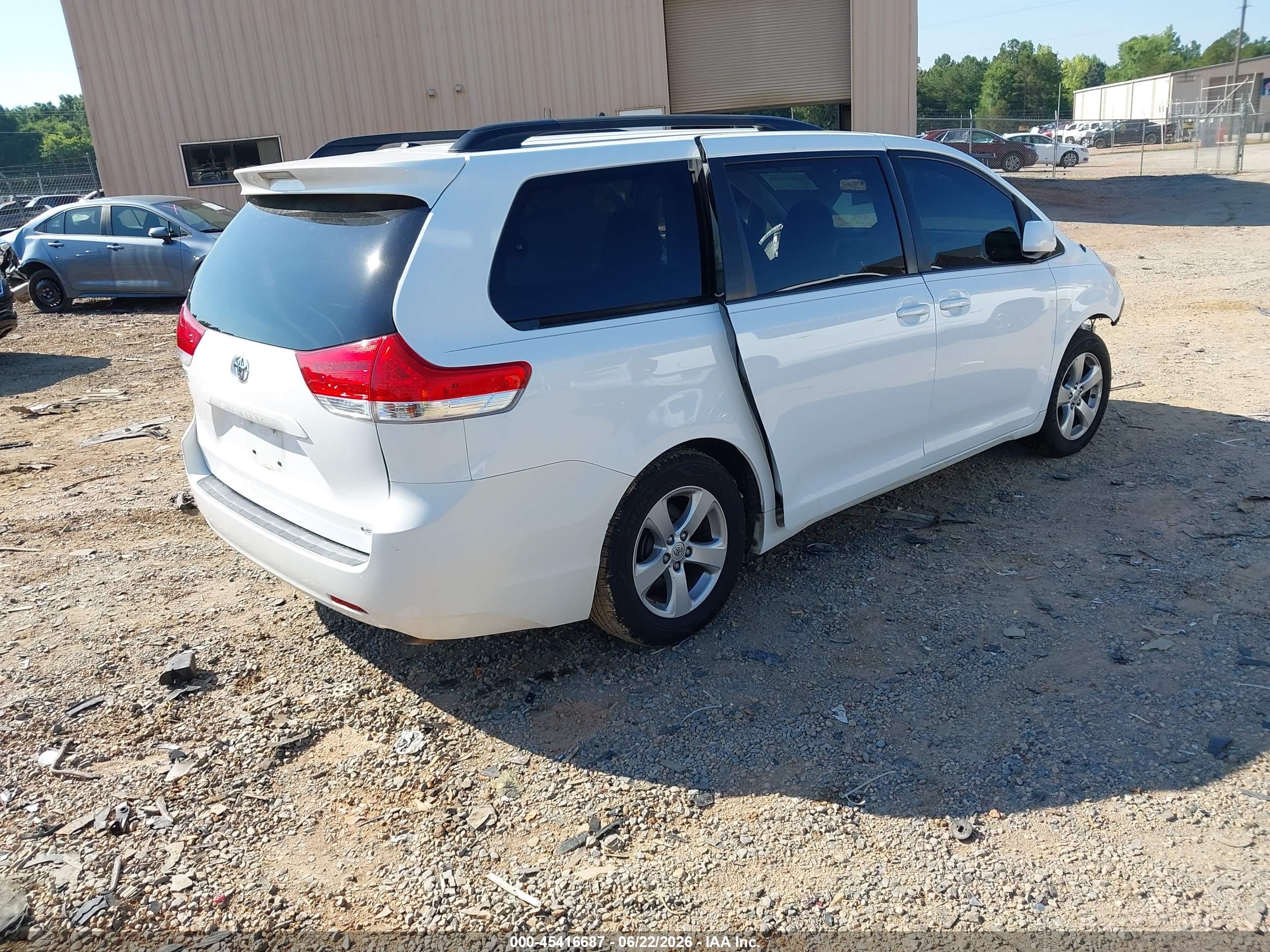 2013 Toyota Sienna Le V6 8 Passenger White vin: 5TDKK3DC6DS346033