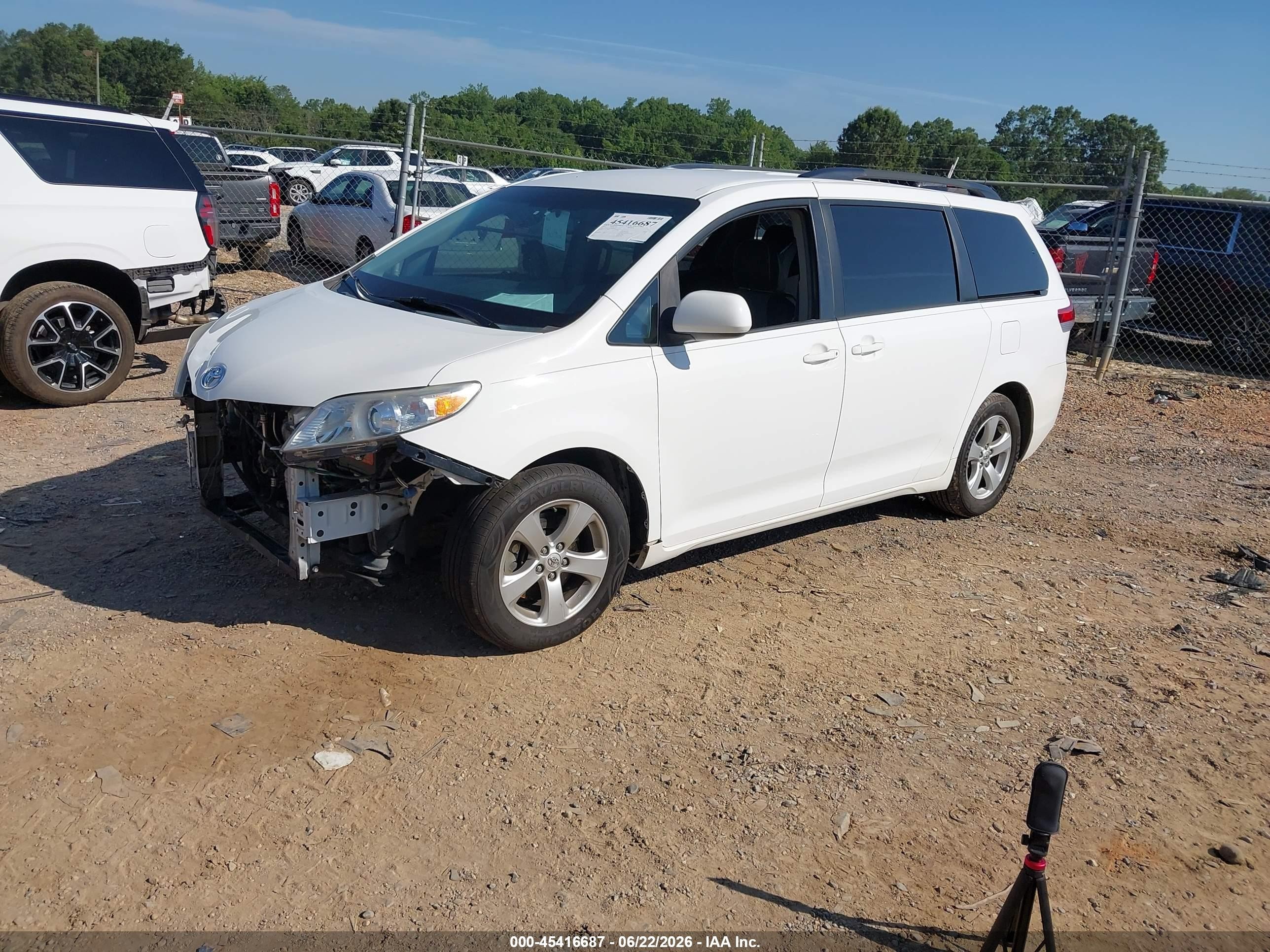 2013 Toyota Sienna Le V6 8 Passenger White vin: 5TDKK3DC6DS346033