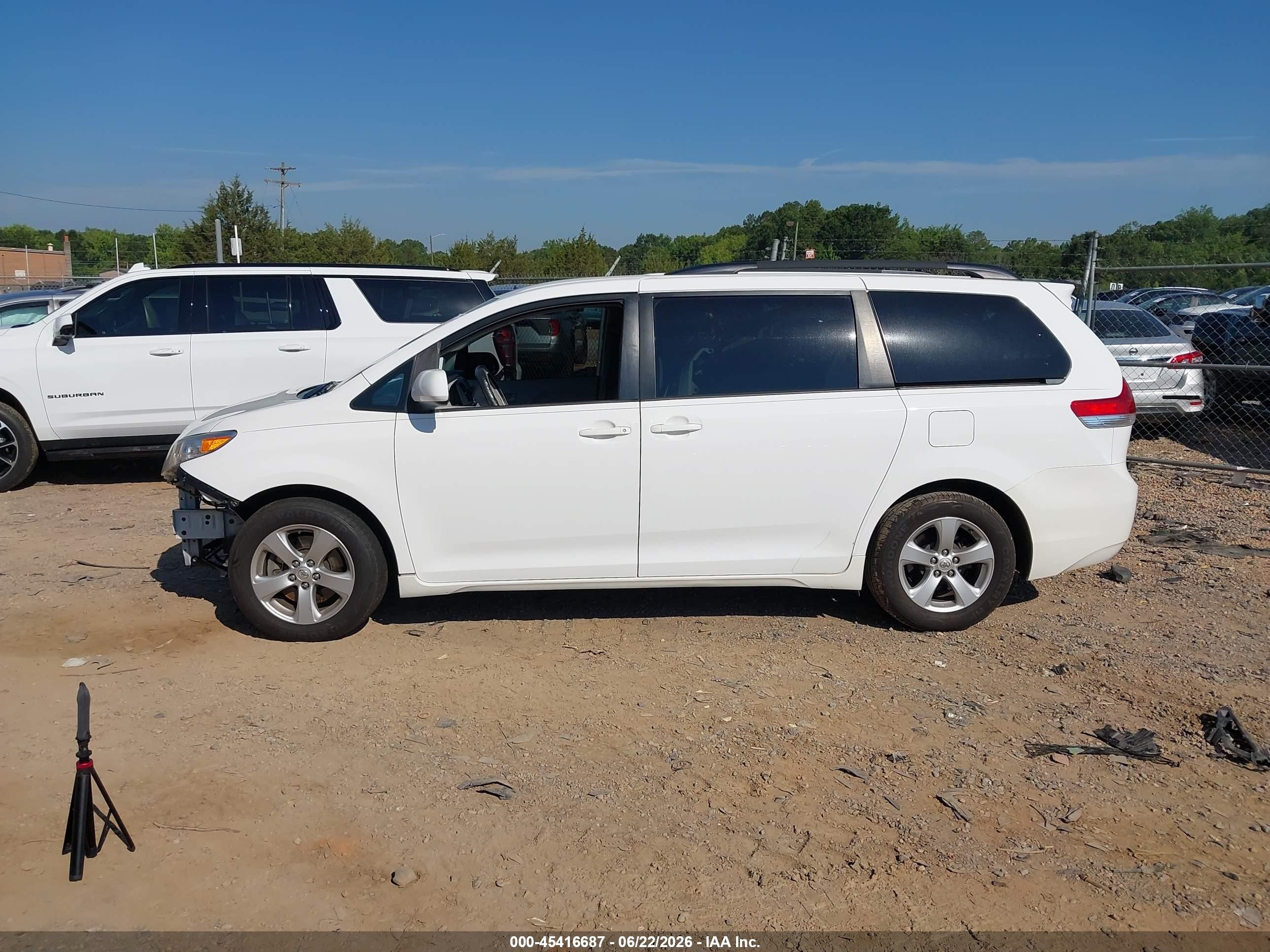2013 Toyota Sienna Le V6 8 Passenger White vin: 5TDKK3DC6DS346033