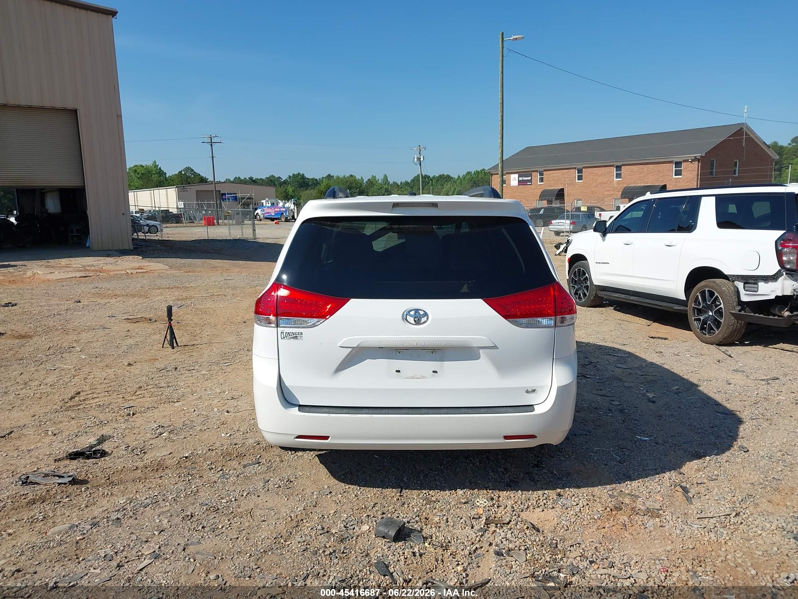 2013 Toyota Sienna Le V6 8 Passenger White vin: 5TDKK3DC6DS346033
