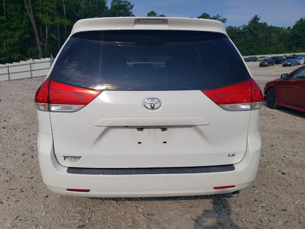 2013 Toyota Sienna Le White vin: 5TDKK3DC6DS365052