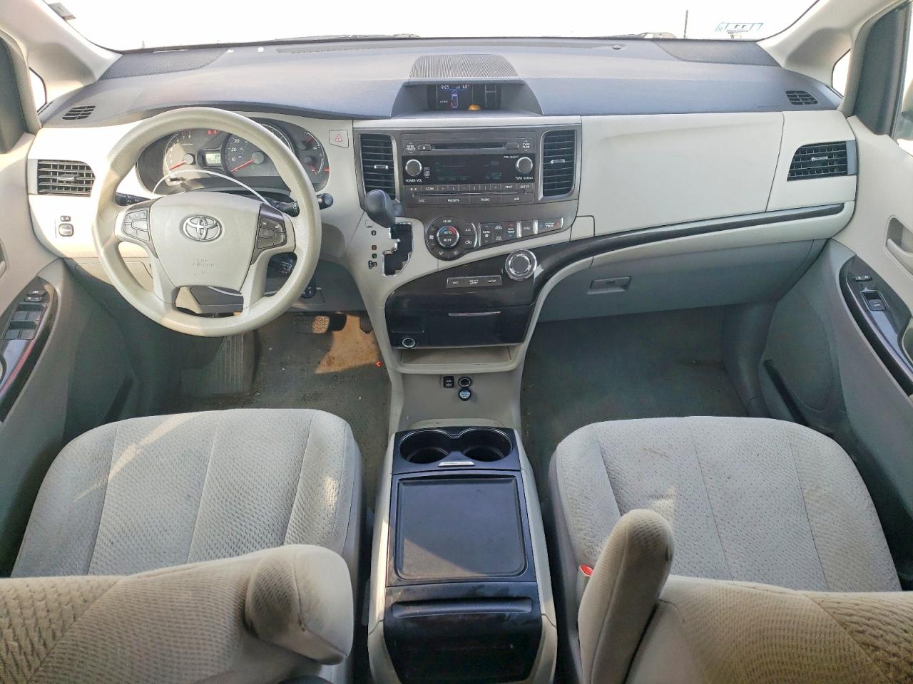 2013 Toyota Sienna Le White vin: 5TDKK3DC6DS365052