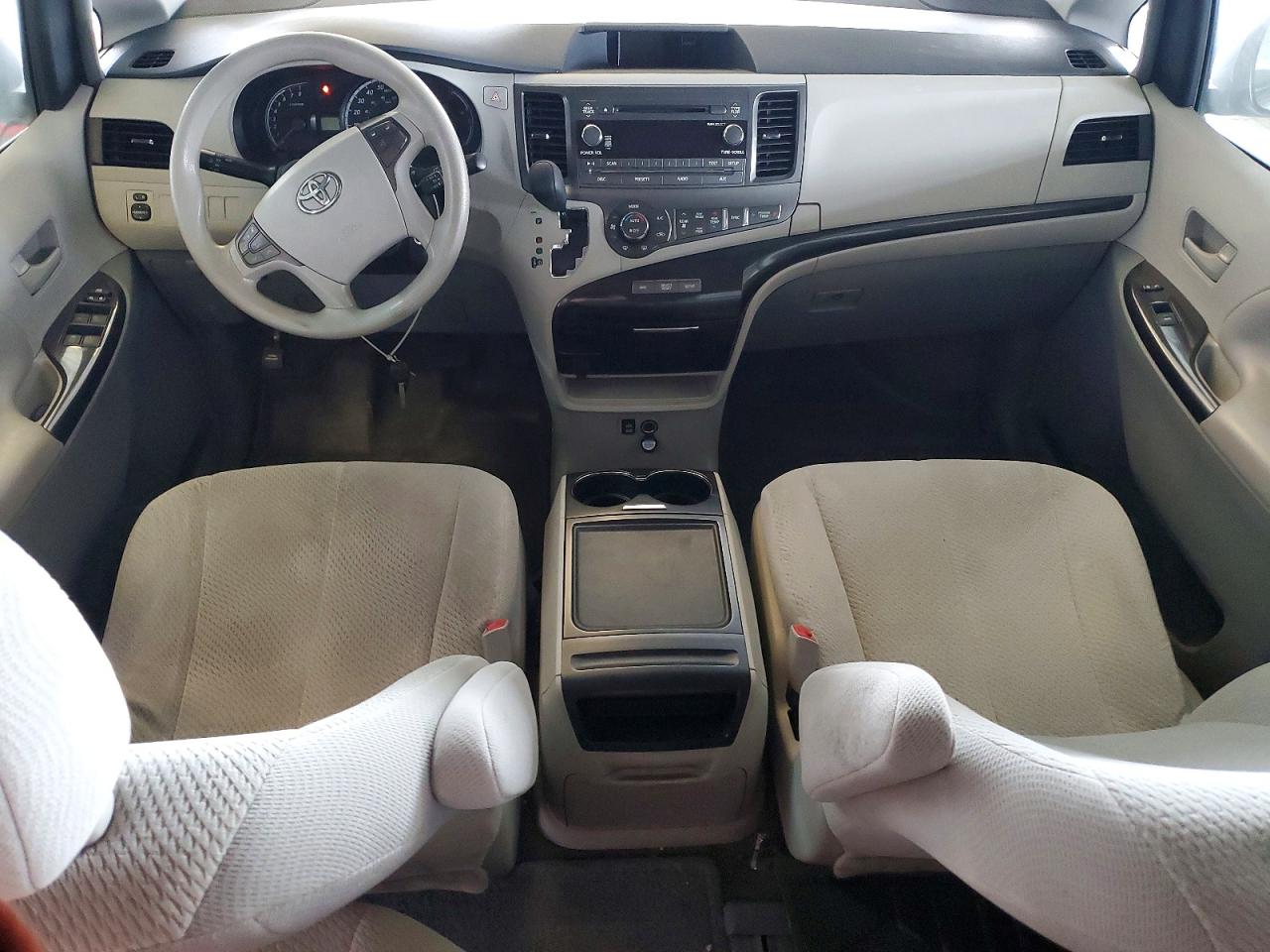 2013 Toyota Sienna Le Silver vin: 5TDKK3DC6DS381798