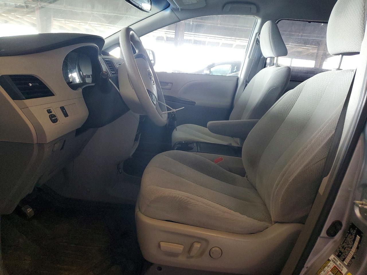2013 Toyota Sienna Le Silver vin: 5TDKK3DC6DS381798