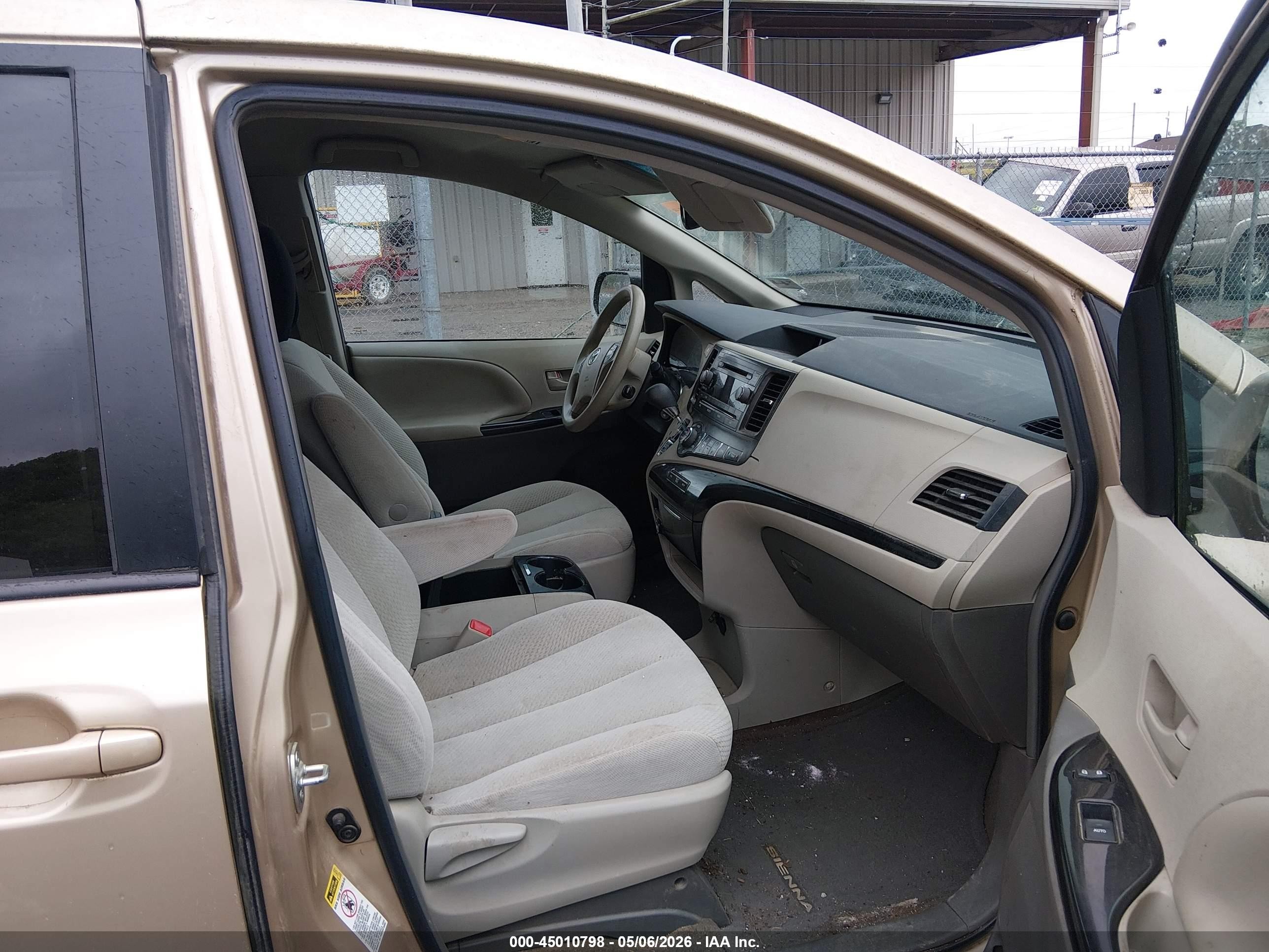 2013 Toyota Sienna Le V6 8 Passenger Золотой vin: 5TDKK3DC6DS387827