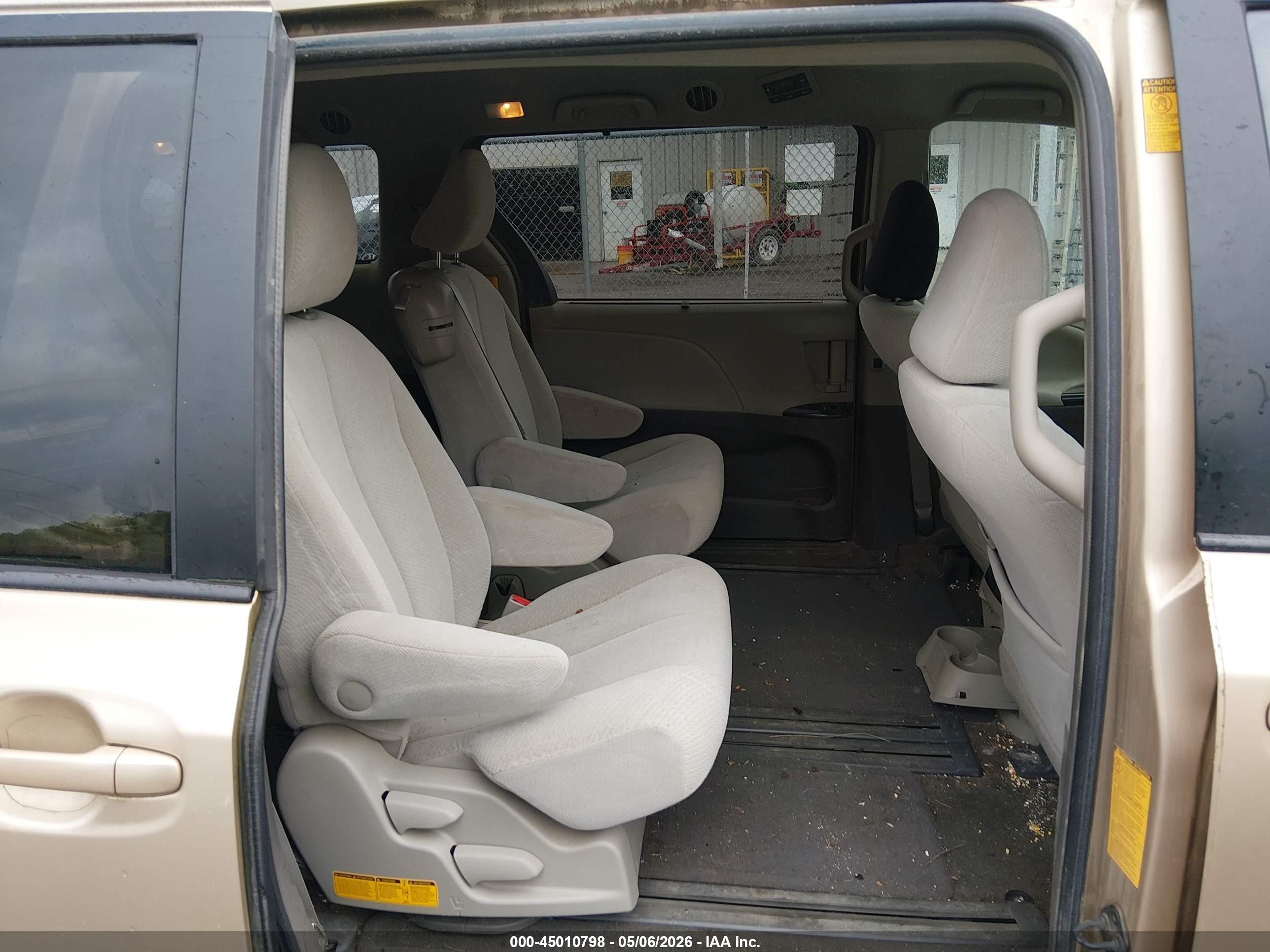 2013 Toyota Sienna Le V6 8 Passenger Золотой vin: 5TDKK3DC6DS387827