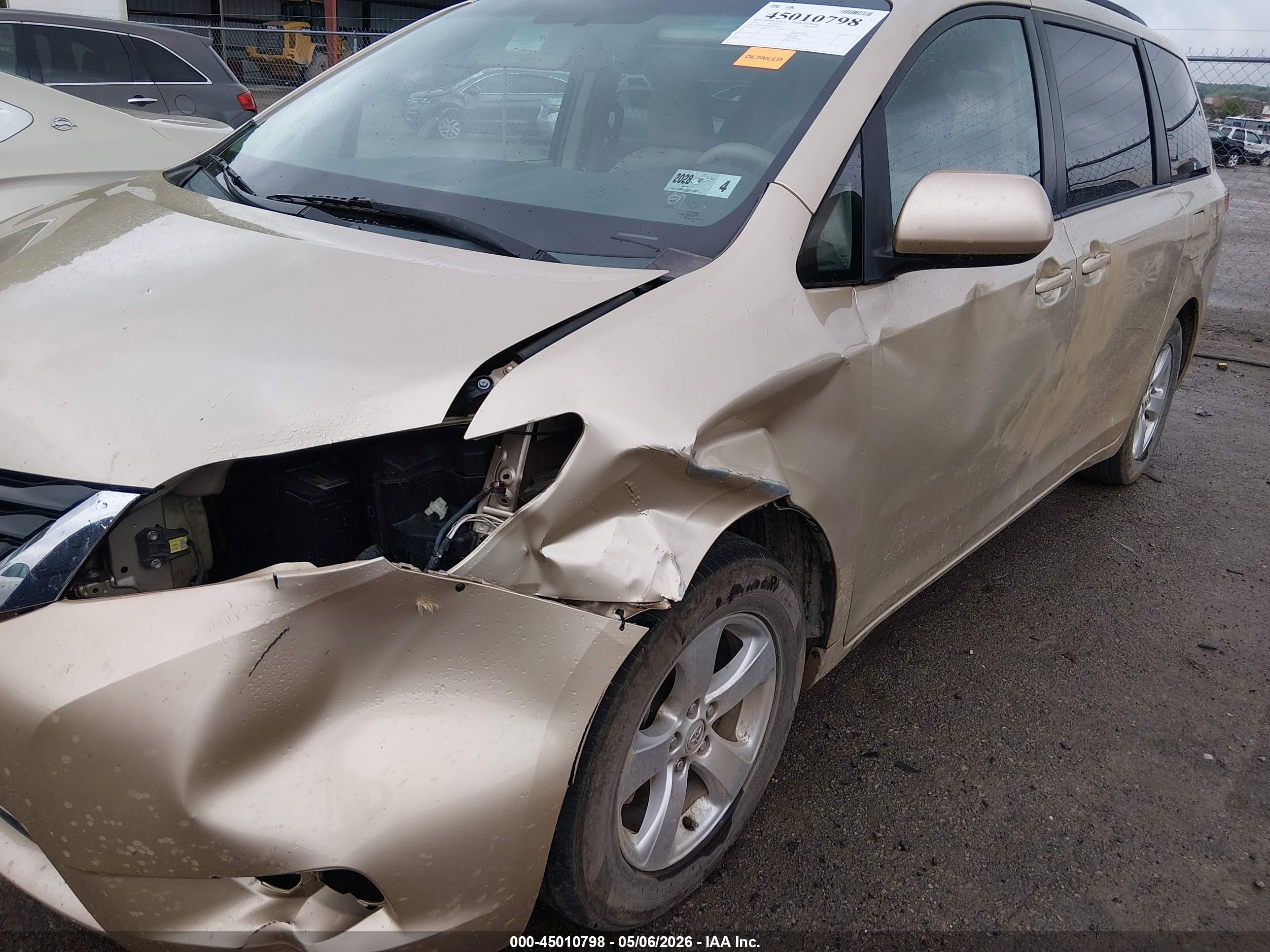 2013 Toyota Sienna Le V6 8 Passenger Золотой vin: 5TDKK3DC6DS387827