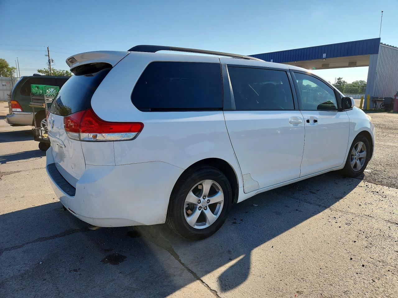 2013 Toyota Sienna Le White vin: 5TDKK3DC6DS399640