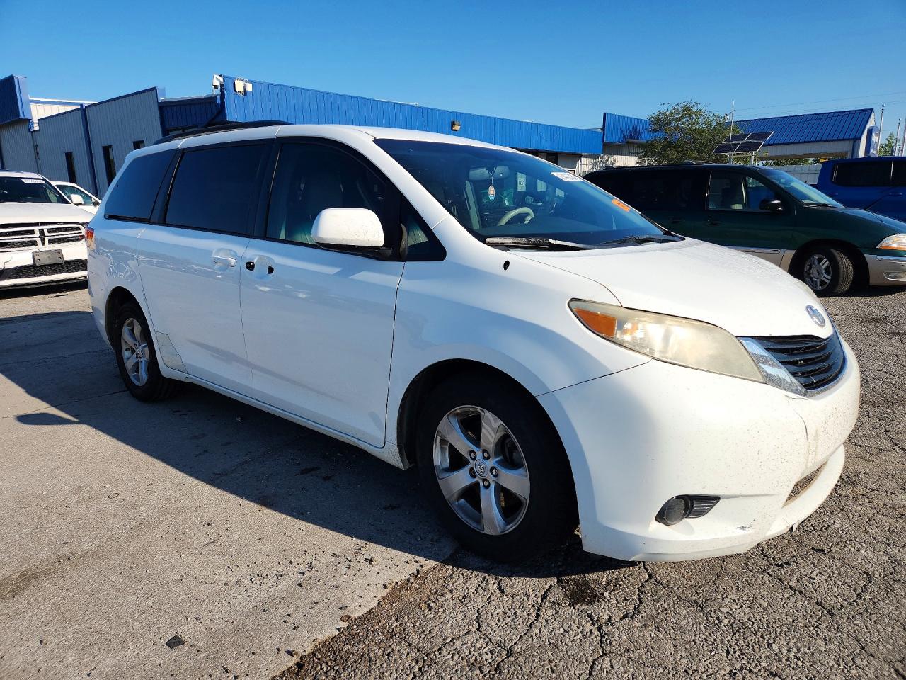 2013 Toyota Sienna Le White vin: 5TDKK3DC6DS399640