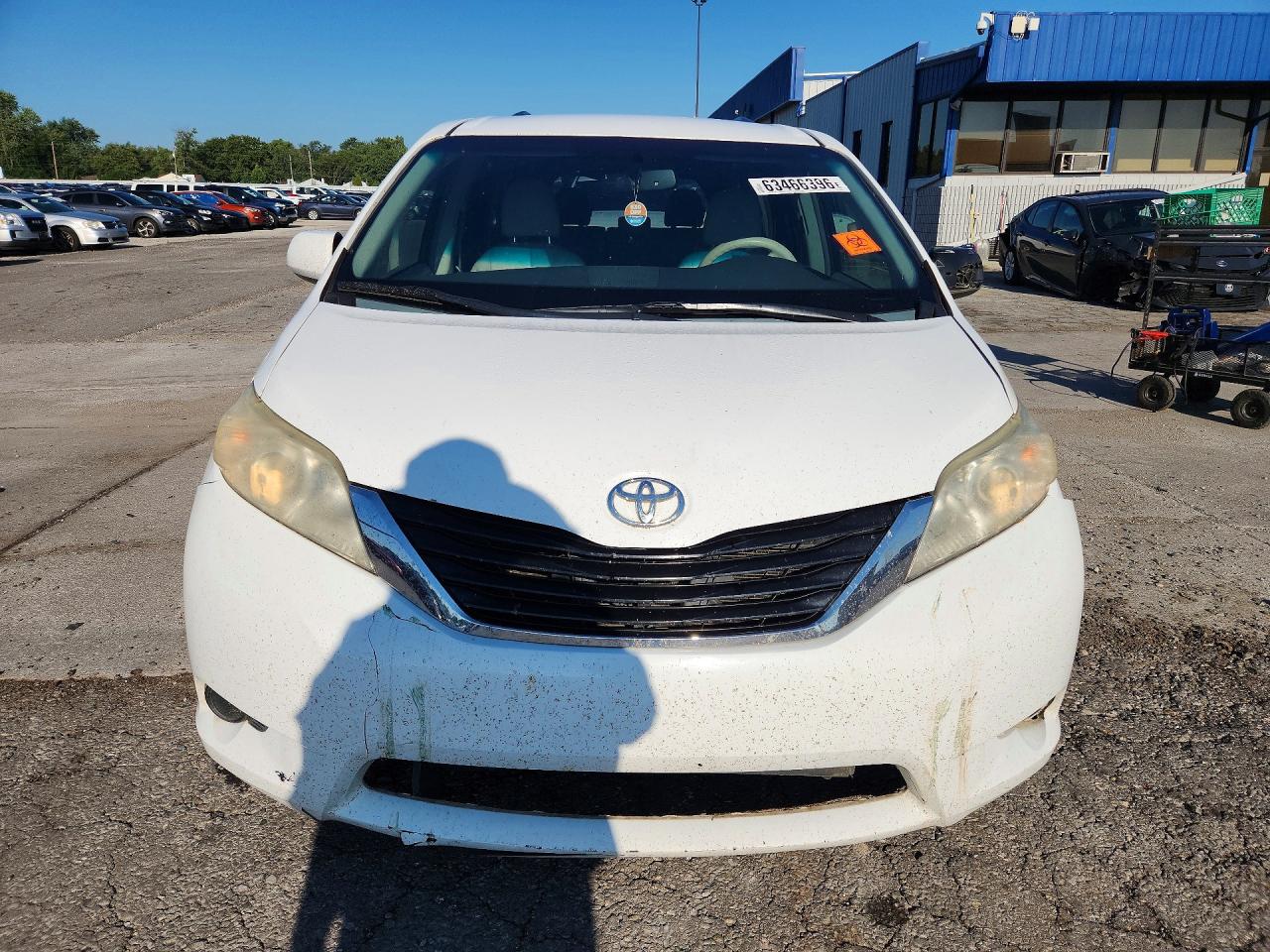 2013 Toyota Sienna Le White vin: 5TDKK3DC6DS399640
