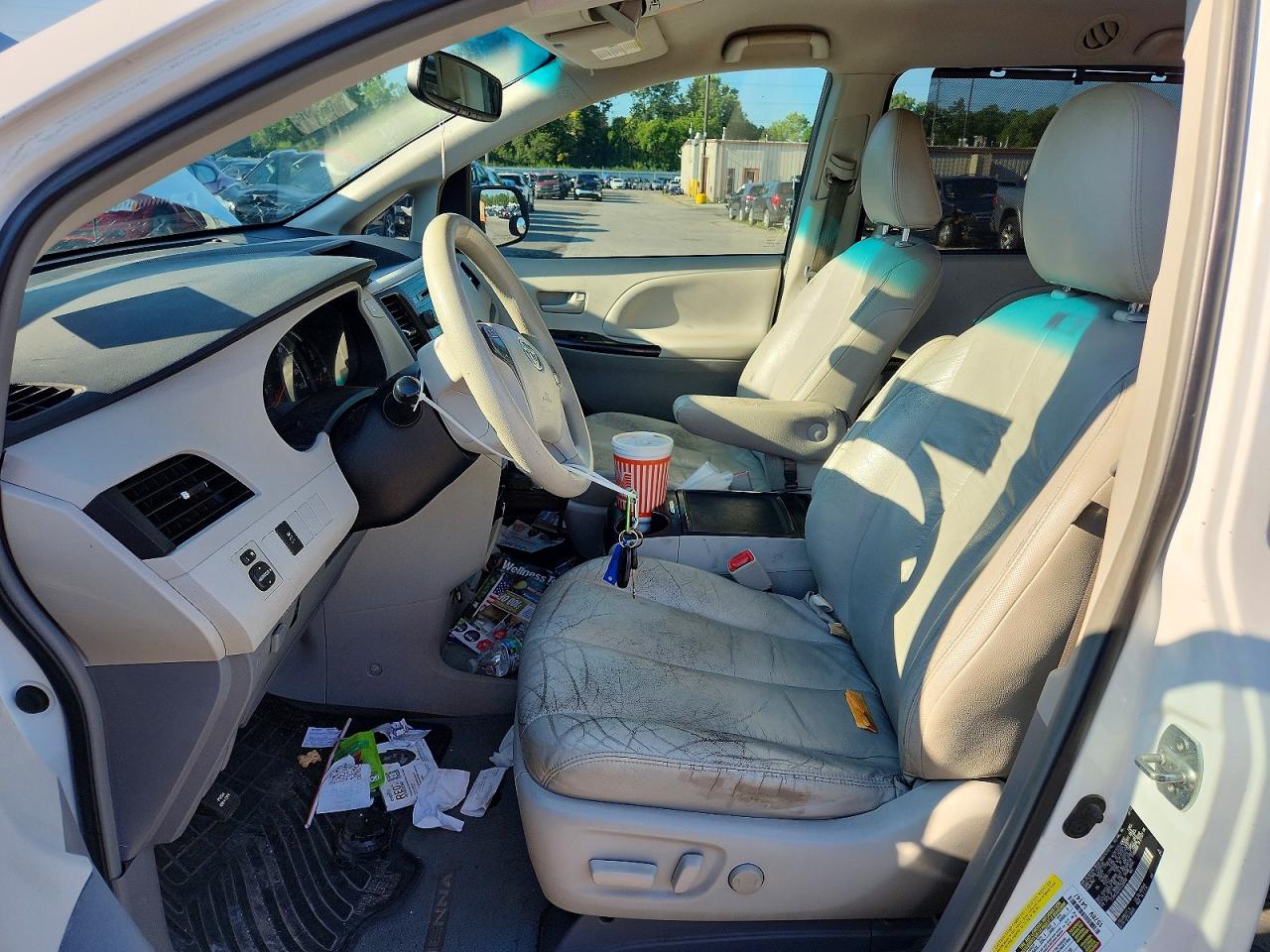 2013 Toyota Sienna Le White vin: 5TDKK3DC6DS399640