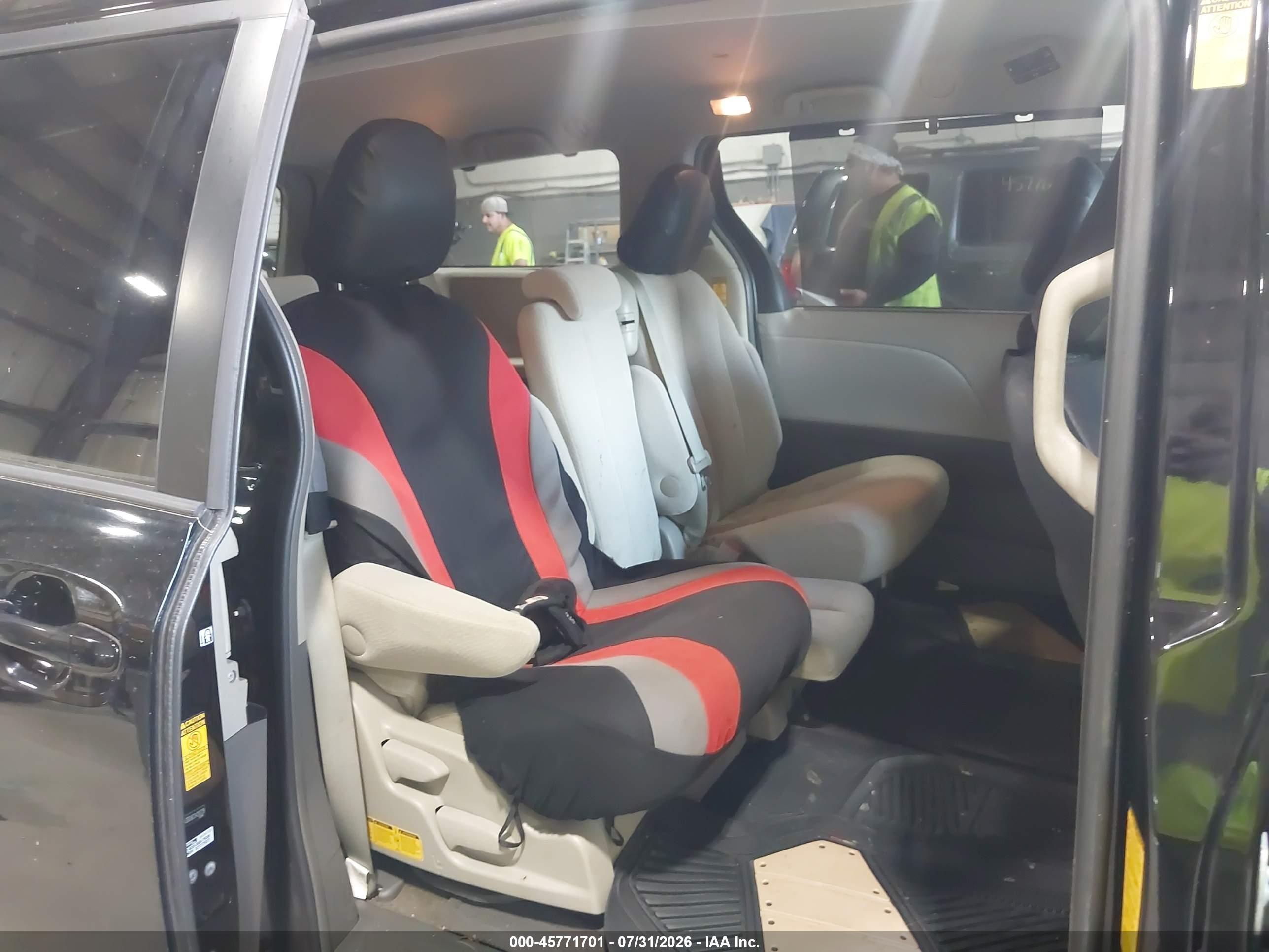 2014 Toyota Sienna Le V6 8 Passenger Black vin: 5TDKK3DC6ES420729