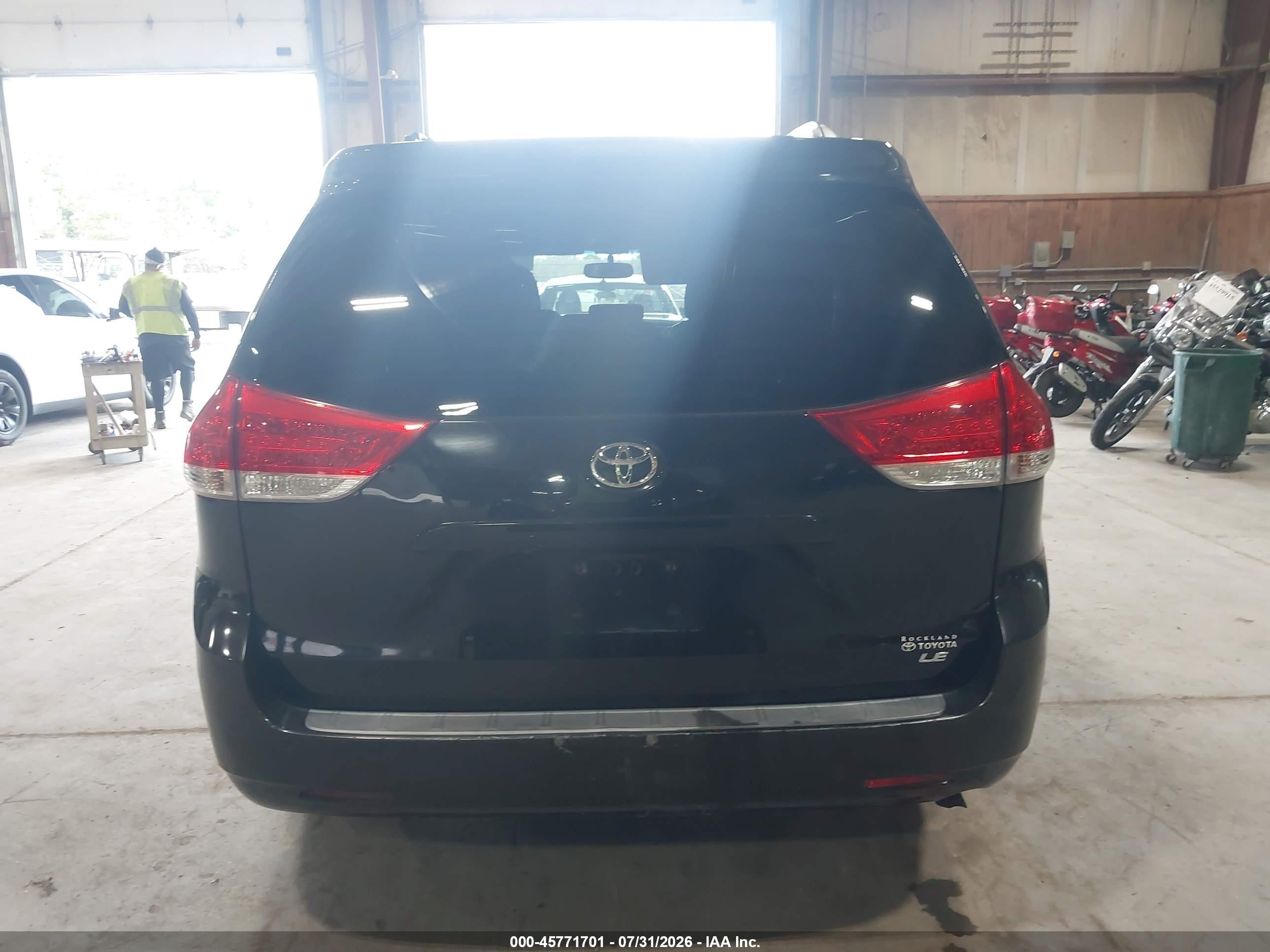 2014 Toyota Sienna Le V6 8 Passenger Black vin: 5TDKK3DC6ES420729
