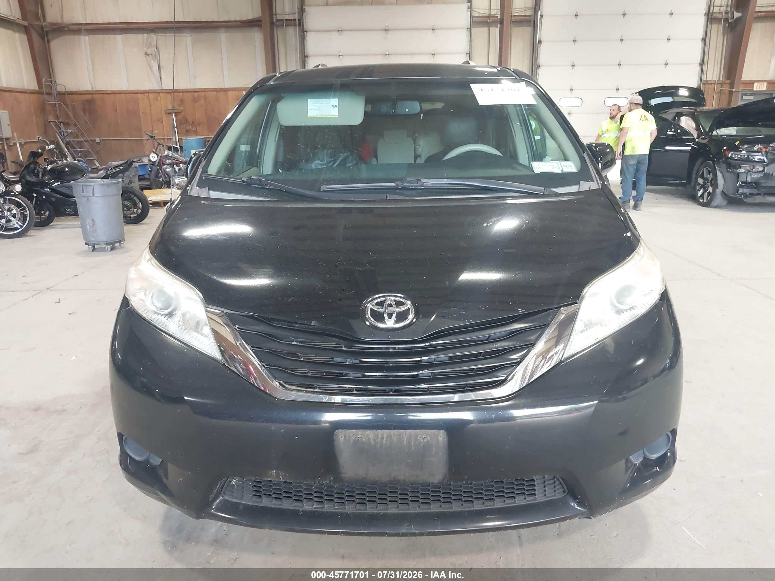 2014 Toyota Sienna Le V6 8 Passenger Black vin: 5TDKK3DC6ES420729
