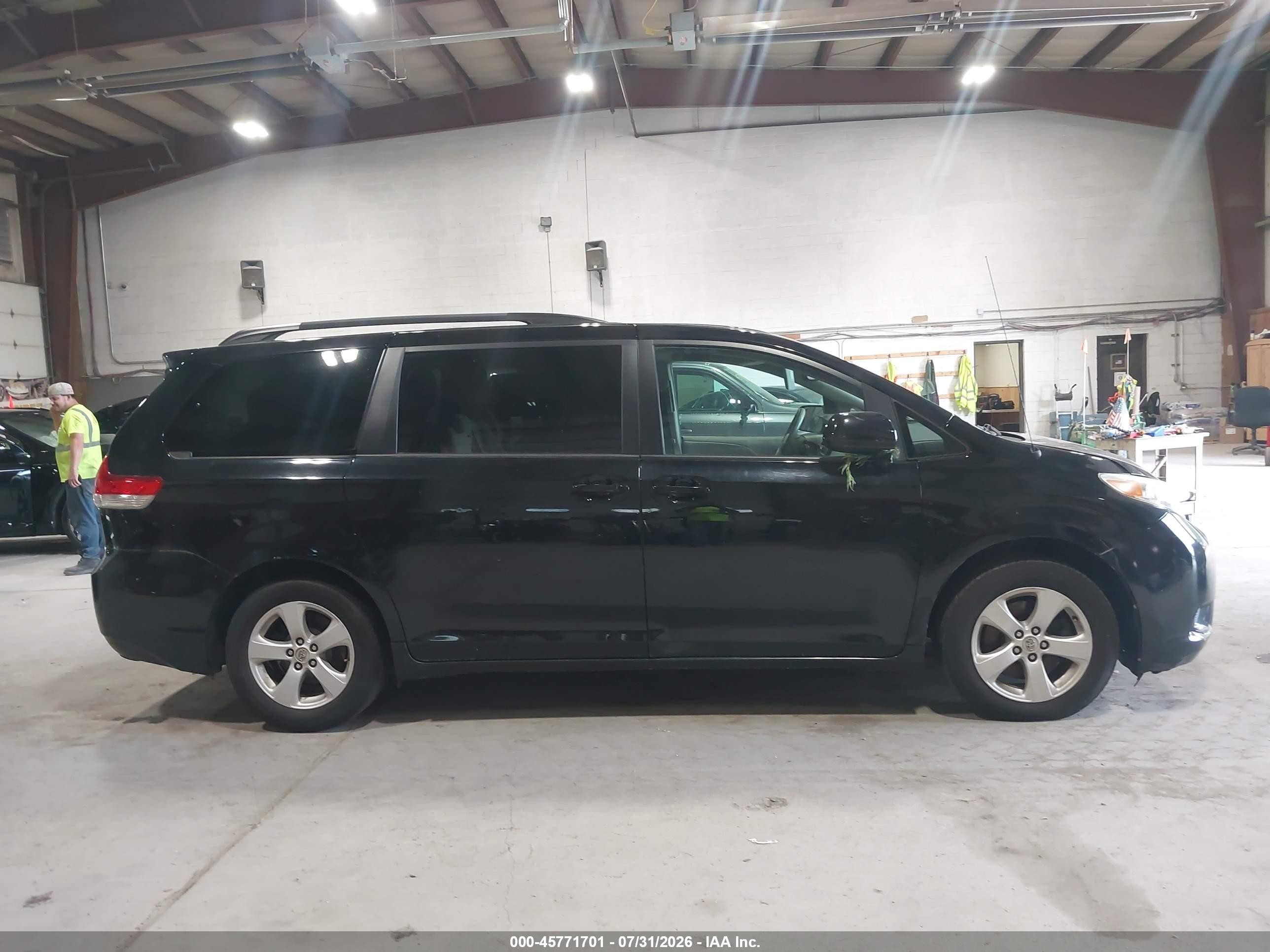 2014 Toyota Sienna Le V6 8 Passenger Black vin: 5TDKK3DC6ES420729