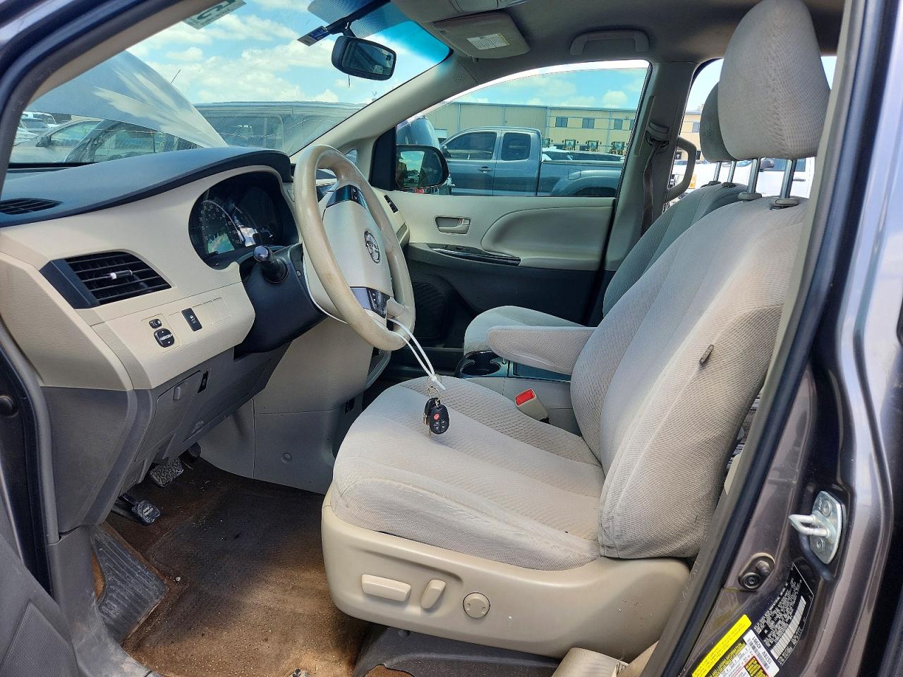 2014 Toyota Sienna Le Tan vin: 5TDKK3DC6ES424554