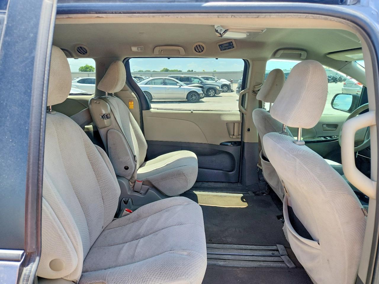 2014 Toyota Sienna Le Tan vin: 5TDKK3DC6ES424554