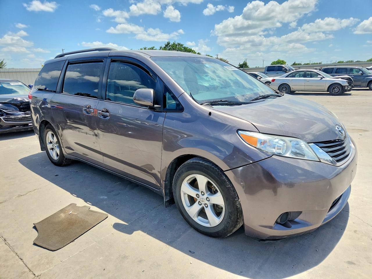 2014 Toyota Sienna Le Tan vin: 5TDKK3DC6ES424554
