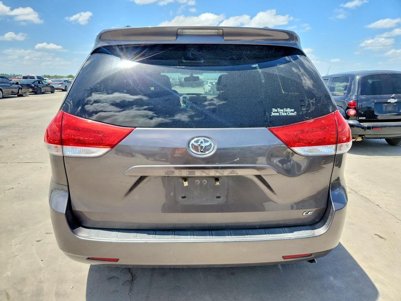2014 Toyota Sienna Le Tan vin: 5TDKK3DC6ES424554
