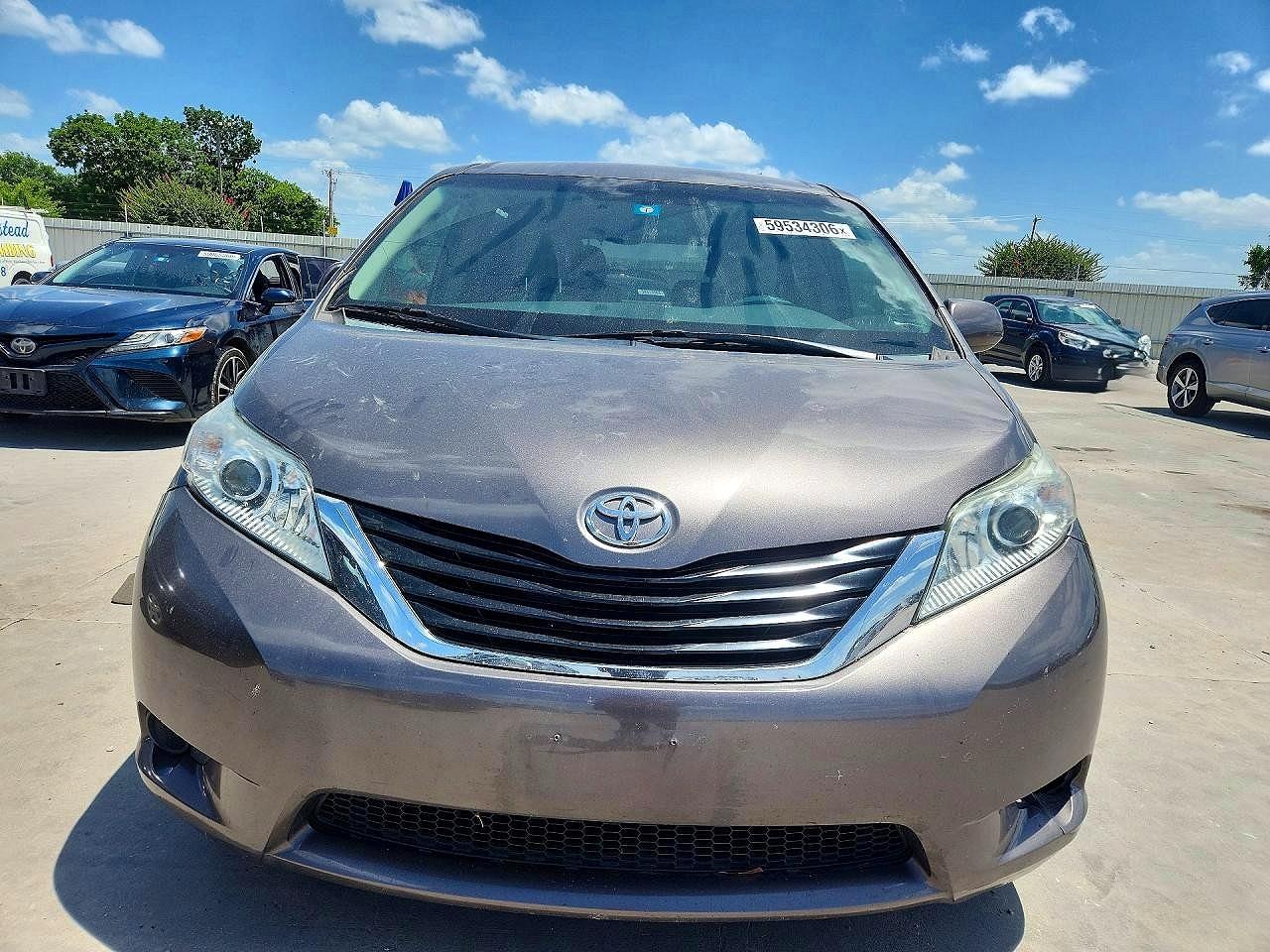 2014 Toyota Sienna Le Tan vin: 5TDKK3DC6ES424554