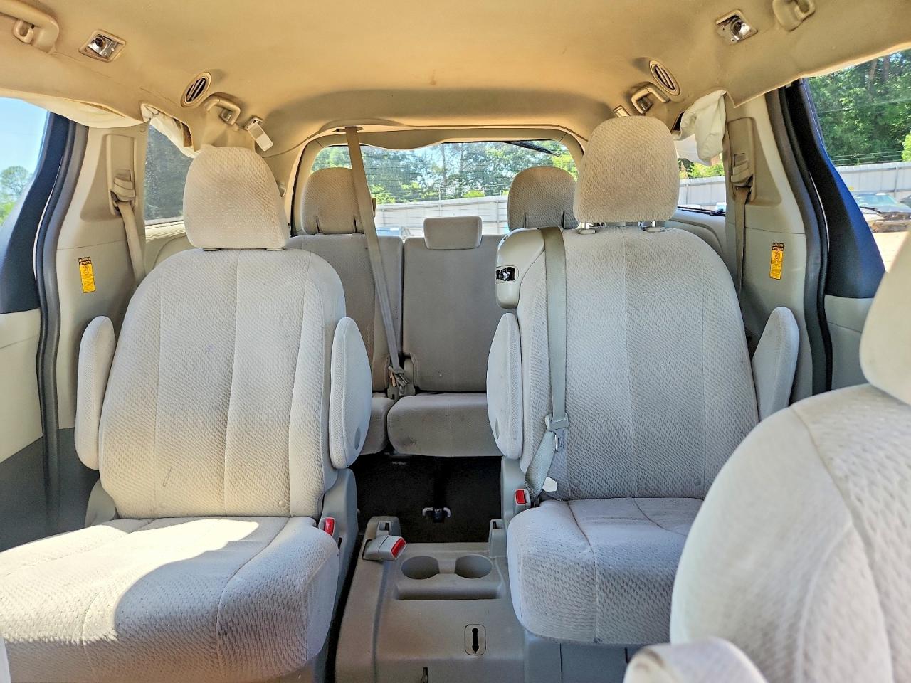2014 Toyota Sienna Le White vin: 5TDKK3DC6ES430127