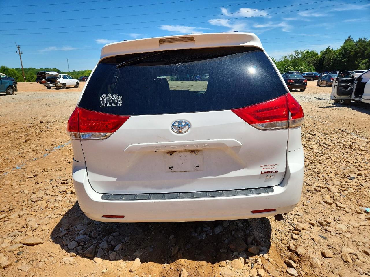 2014 Toyota Sienna Le White vin: 5TDKK3DC6ES430127