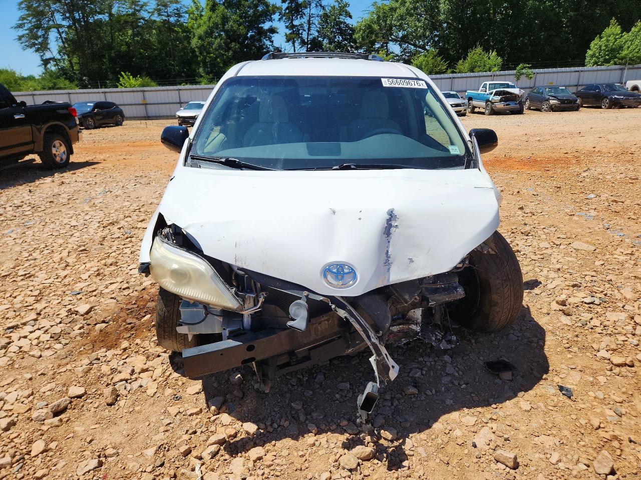 2014 Toyota Sienna Le White vin: 5TDKK3DC6ES430127