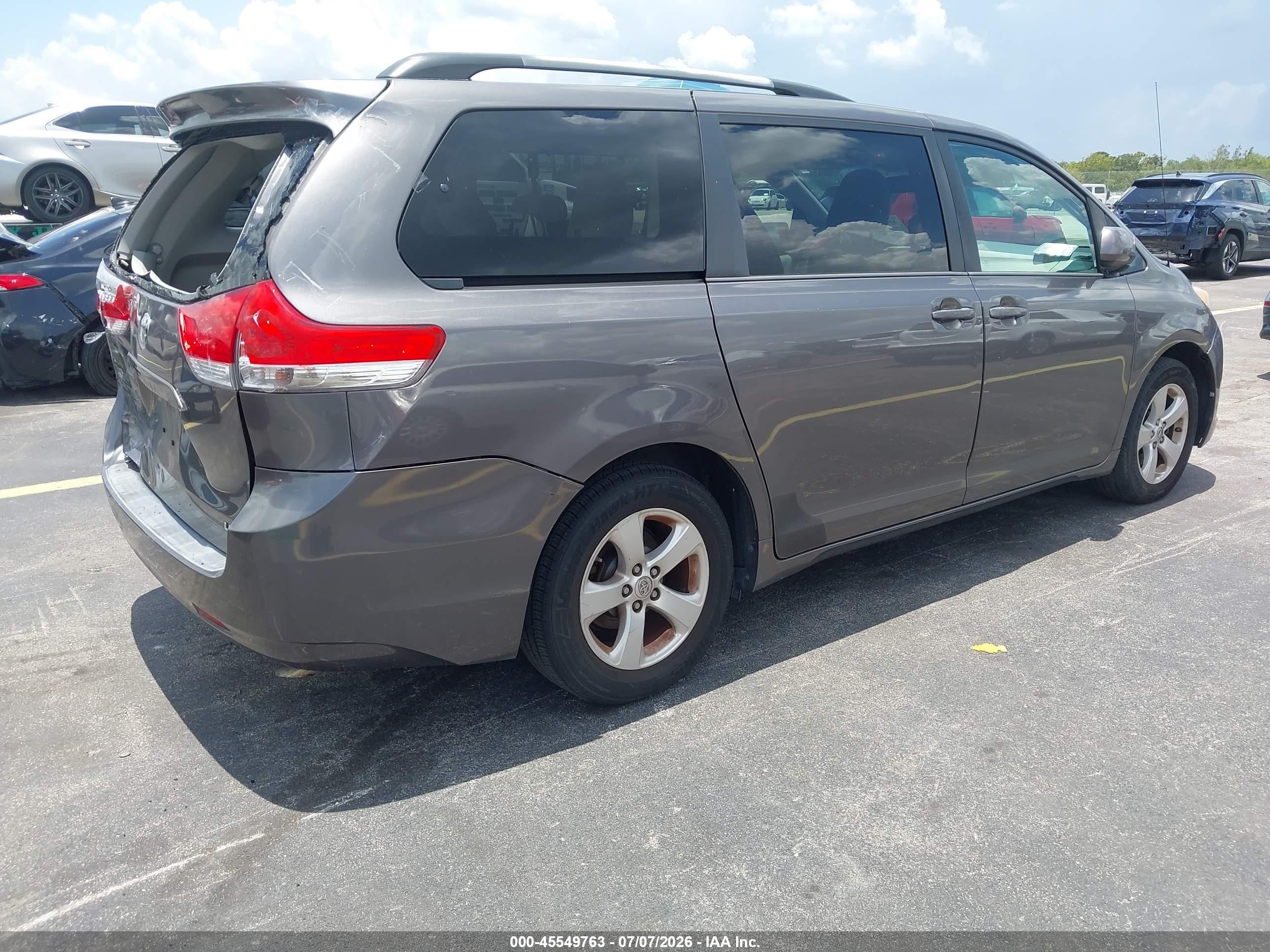 2014 Toyota Sienna Le V6 8 Passenger Gray vin: 5TDKK3DC6ES431049