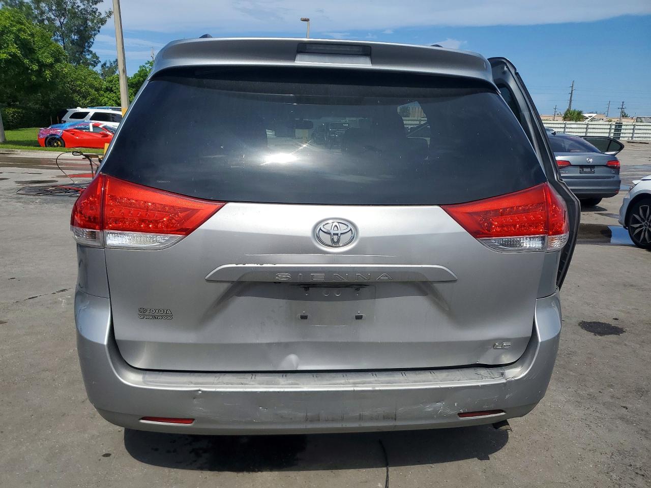 2014 Toyota Sienna Le Silver vin: 5TDKK3DC6ES451088