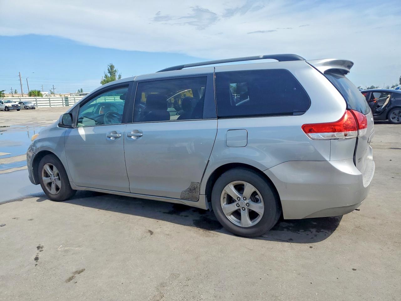 2014 Toyota Sienna Le Silver vin: 5TDKK3DC6ES451088