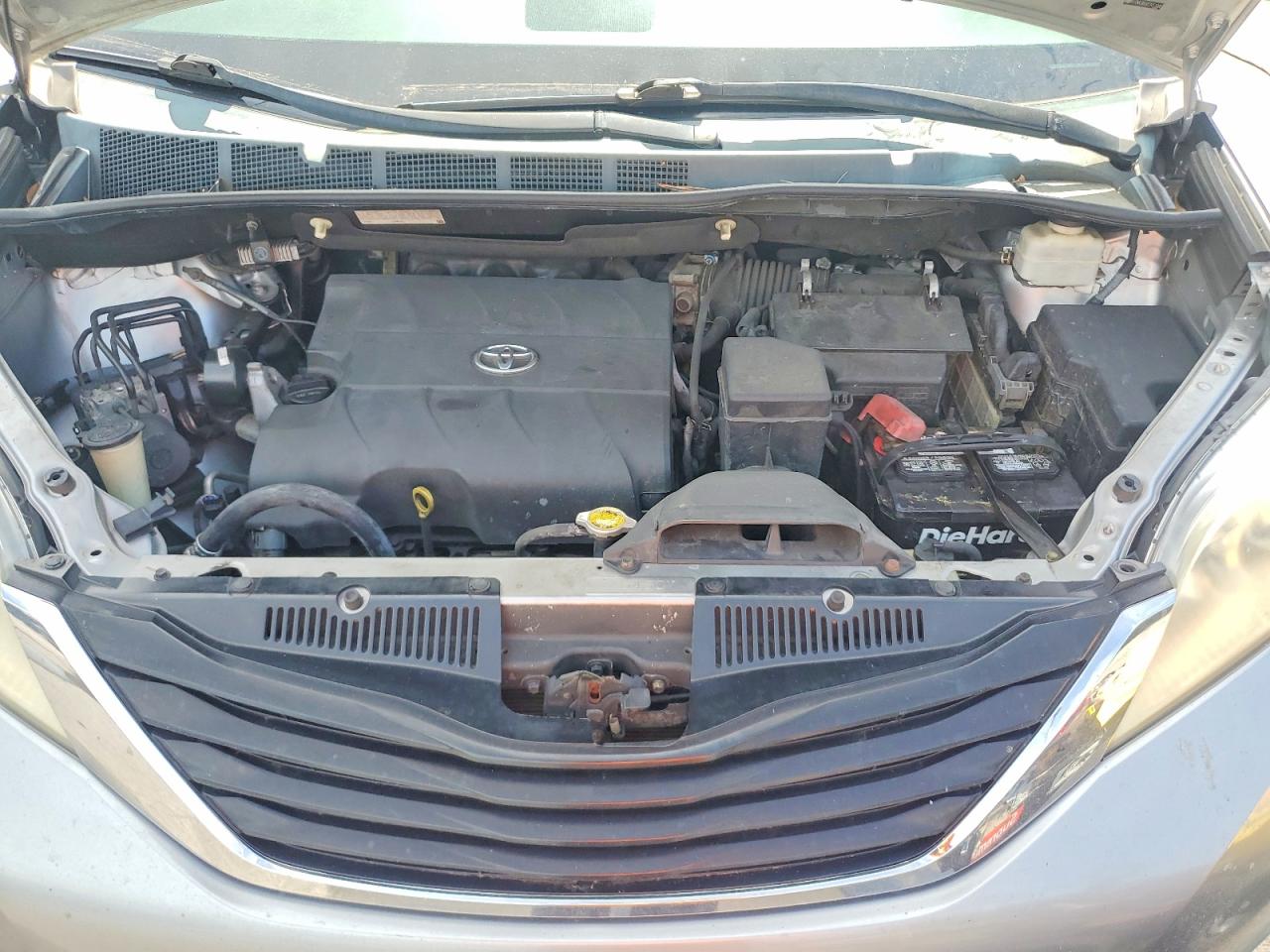 2014 Toyota Sienna Le Silver vin: 5TDKK3DC6ES451088