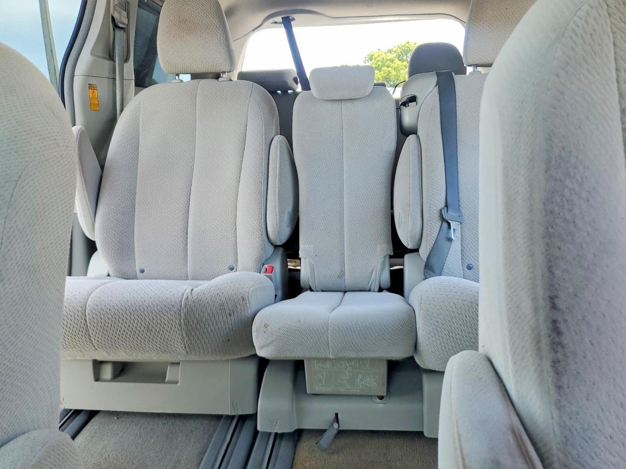2014 Toyota Sienna Le Silver vin: 5TDKK3DC6ES451088