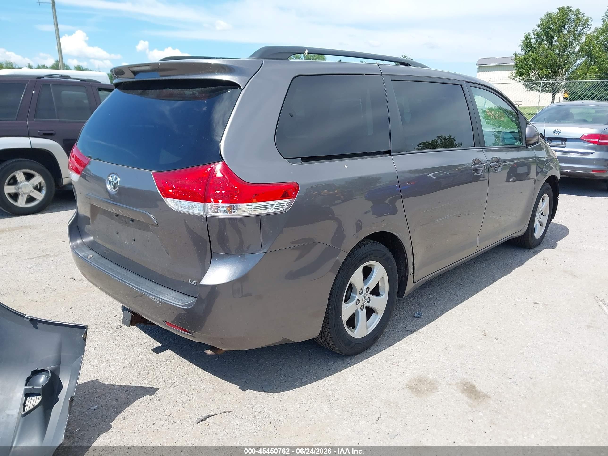 2014 Toyota Sienna Le V6 8 Passenger Gray vin: 5TDKK3DC6ES467209