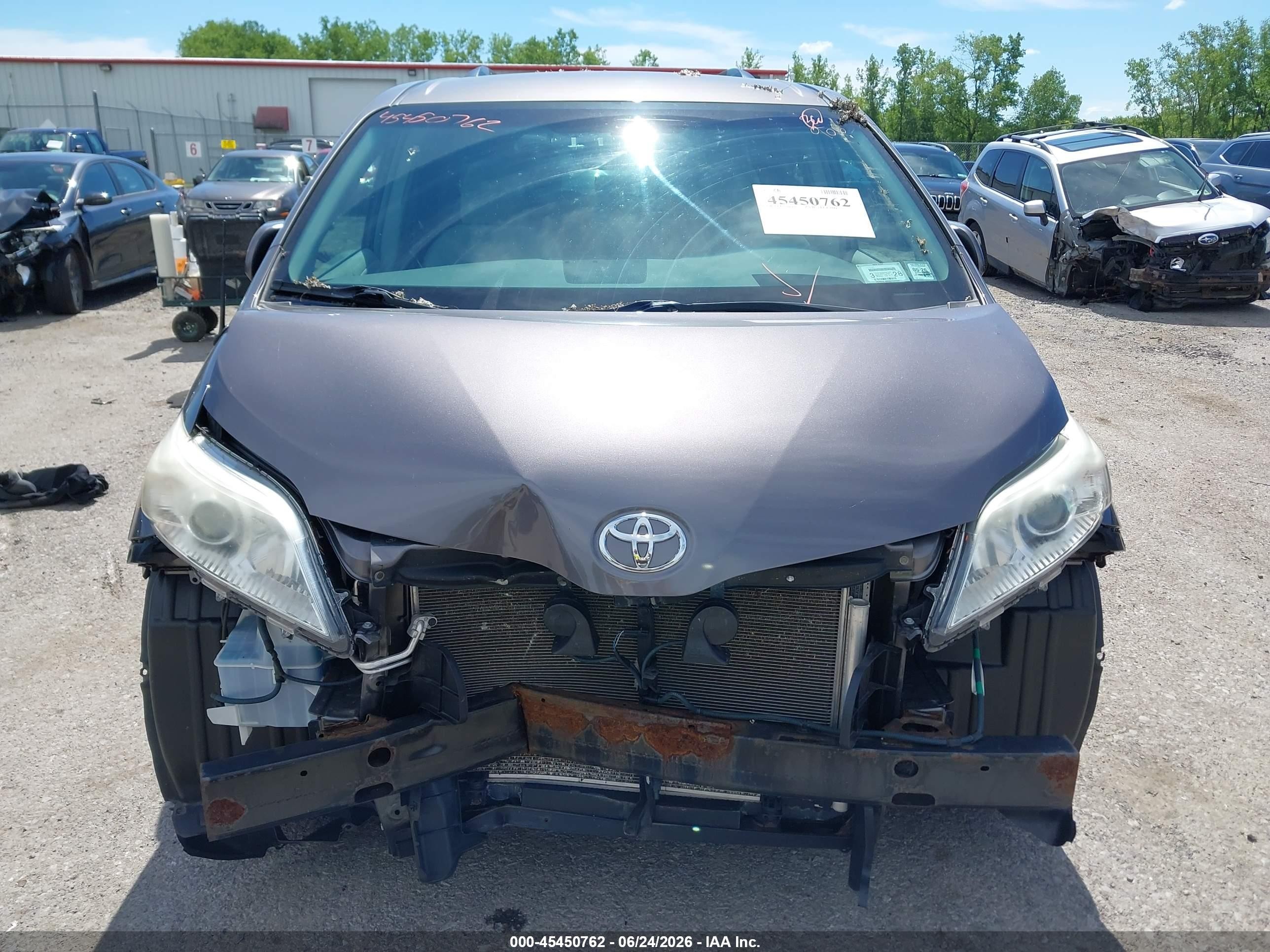 2014 Toyota Sienna Le V6 8 Passenger Gray vin: 5TDKK3DC6ES467209