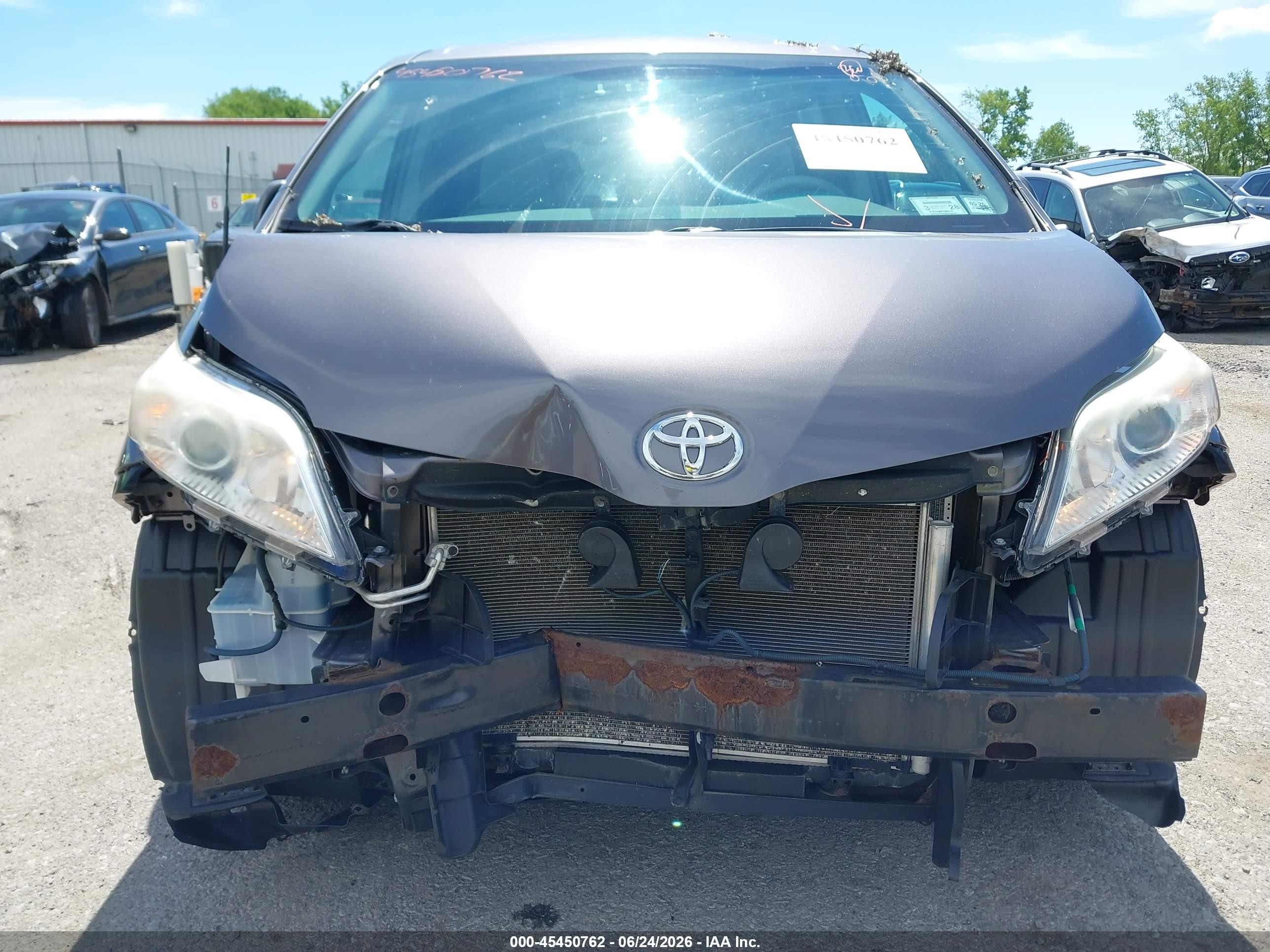 2014 Toyota Sienna Le V6 8 Passenger Gray vin: 5TDKK3DC6ES467209
