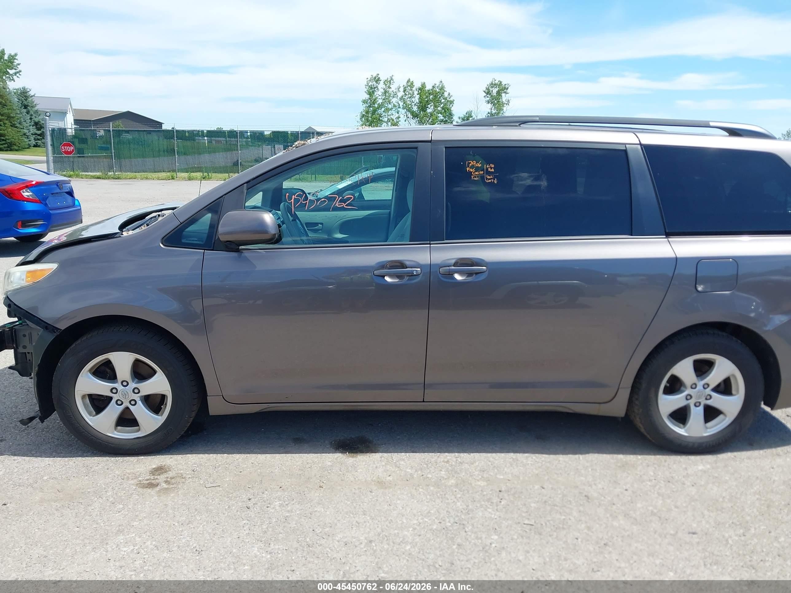 2014 Toyota Sienna Le V6 8 Passenger Gray vin: 5TDKK3DC6ES467209